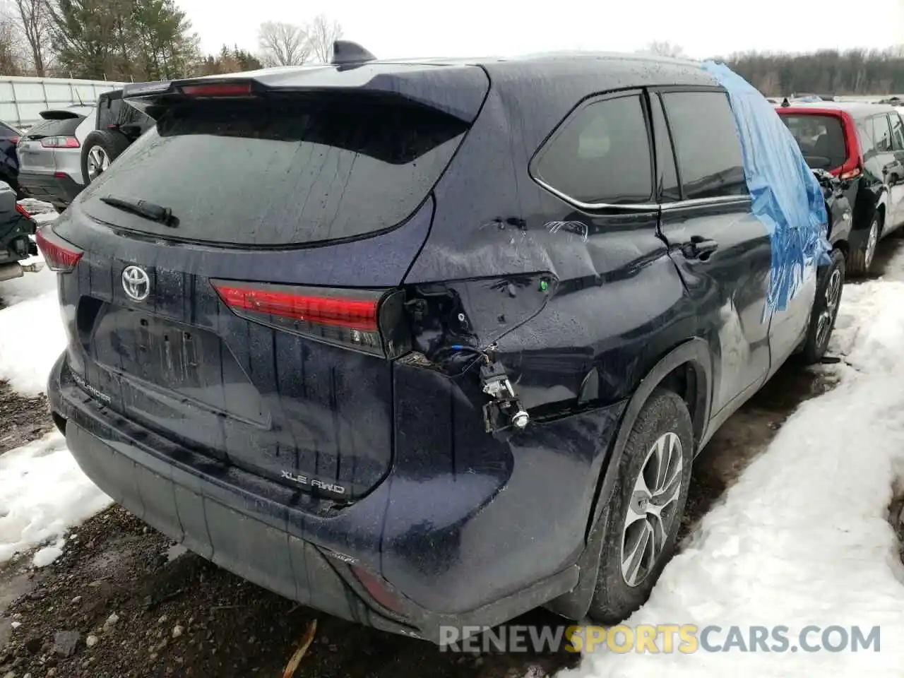 4 Photograph of a damaged car 5TDGZRBH3MS128666 TOYOTA HIGHLANDER 2021