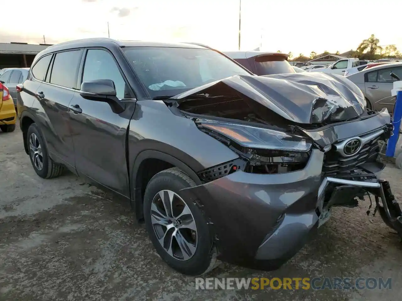 4 Photograph of a damaged car 5TDGZRBH3MS536049 TOYOTA HIGHLANDER 2021