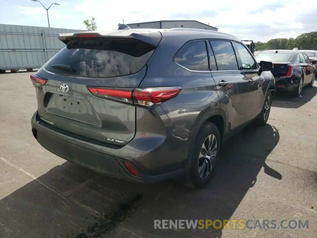 4 Photograph of a damaged car 5TDGZRBH3MS544426 TOYOTA HIGHLANDER 2021