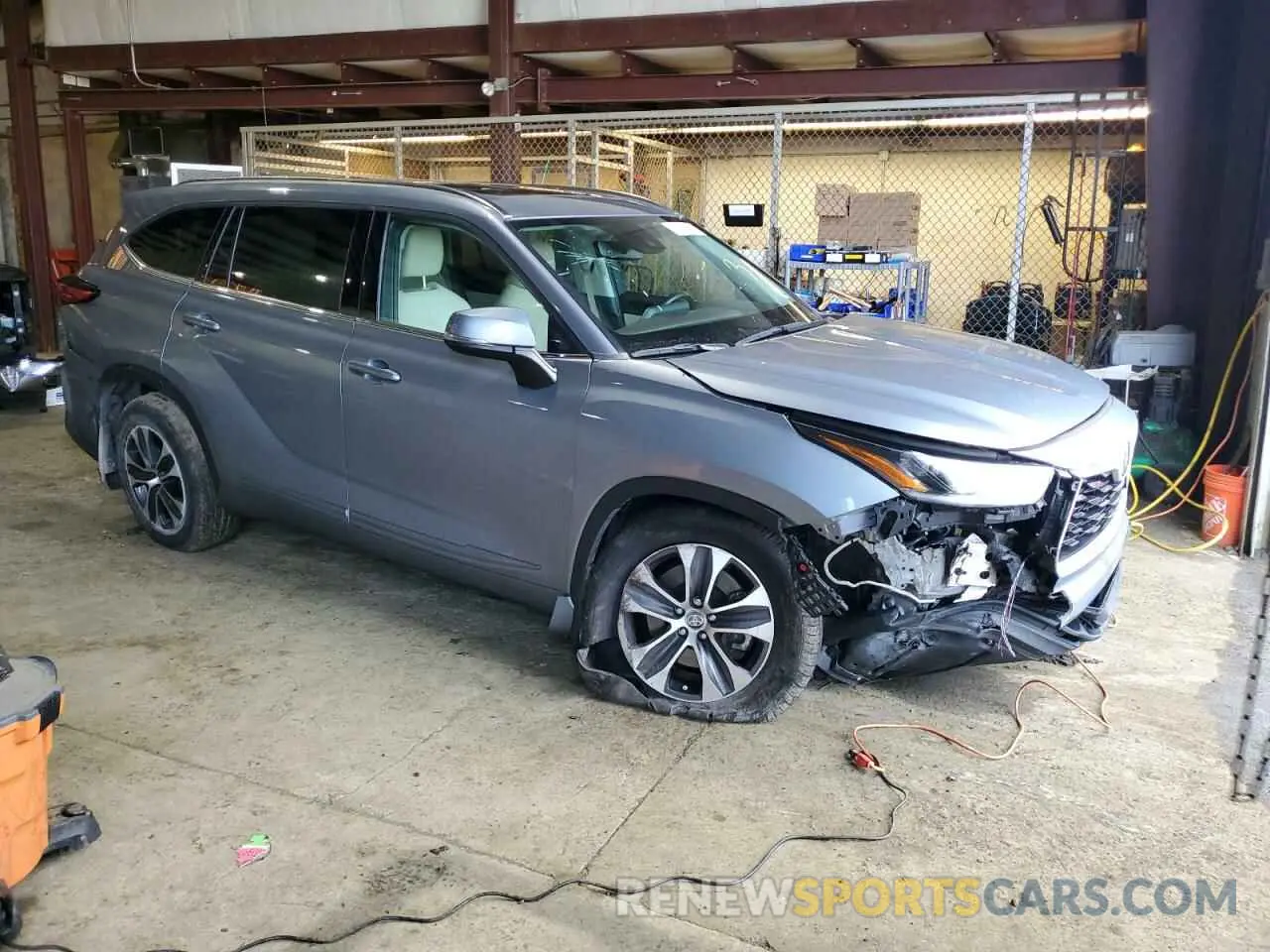 4 Photograph of a damaged car 5TDGZRBH4MS110077 TOYOTA HIGHLANDER 2021