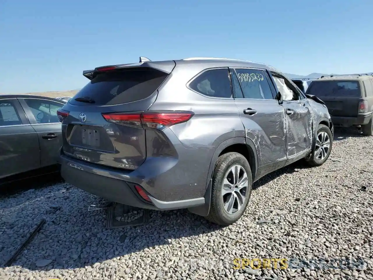 4 Photograph of a damaged car 5TDGZRBH4MS530745 TOYOTA HIGHLANDER 2021