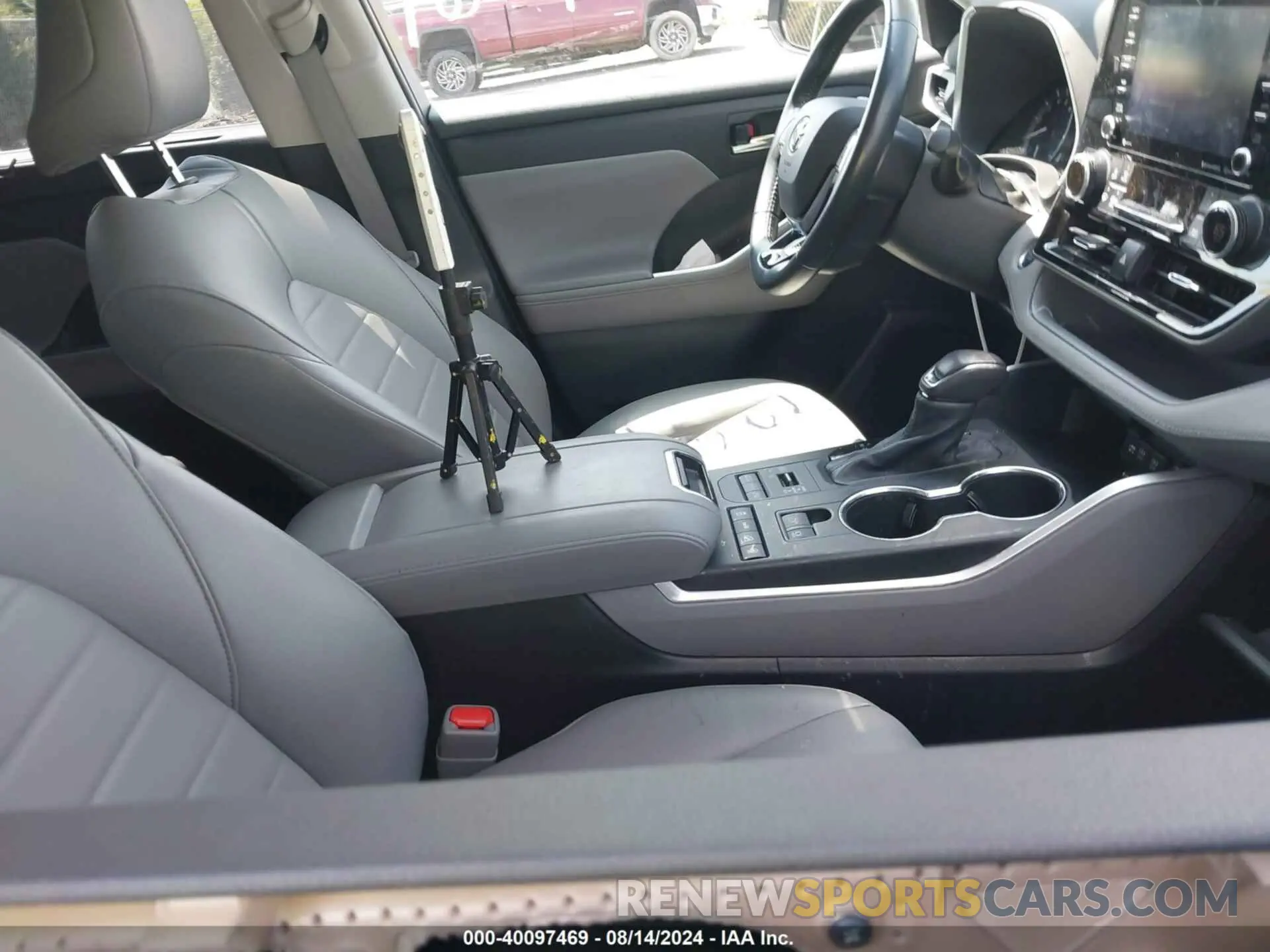 5 Photograph of a damaged car 5TDGZRBH4MS555211 TOYOTA HIGHLANDER 2021