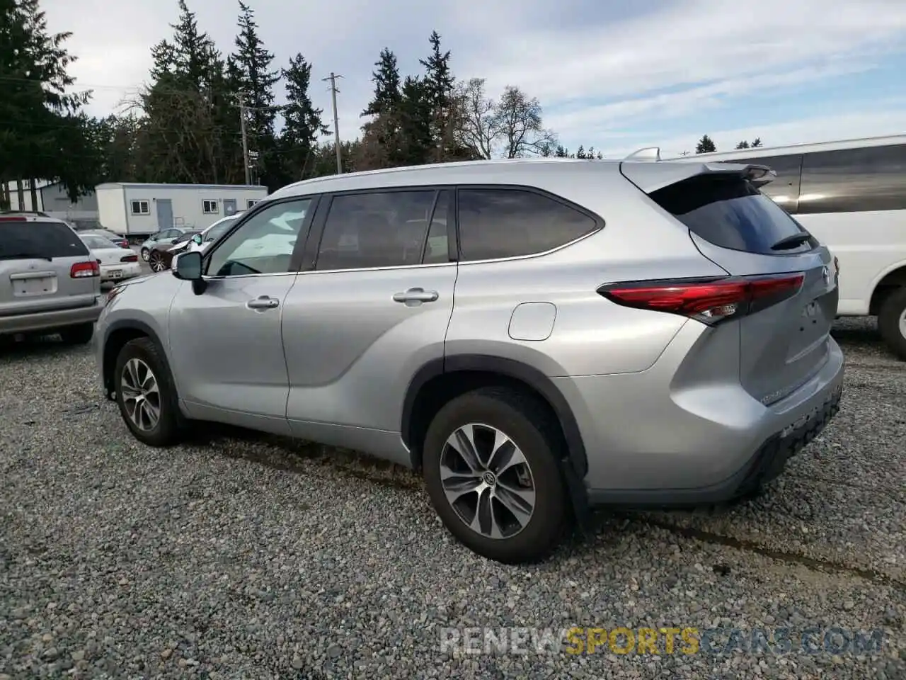 2 Photograph of a damaged car 5TDGZRBH5MS070964 TOYOTA HIGHLANDER 2021