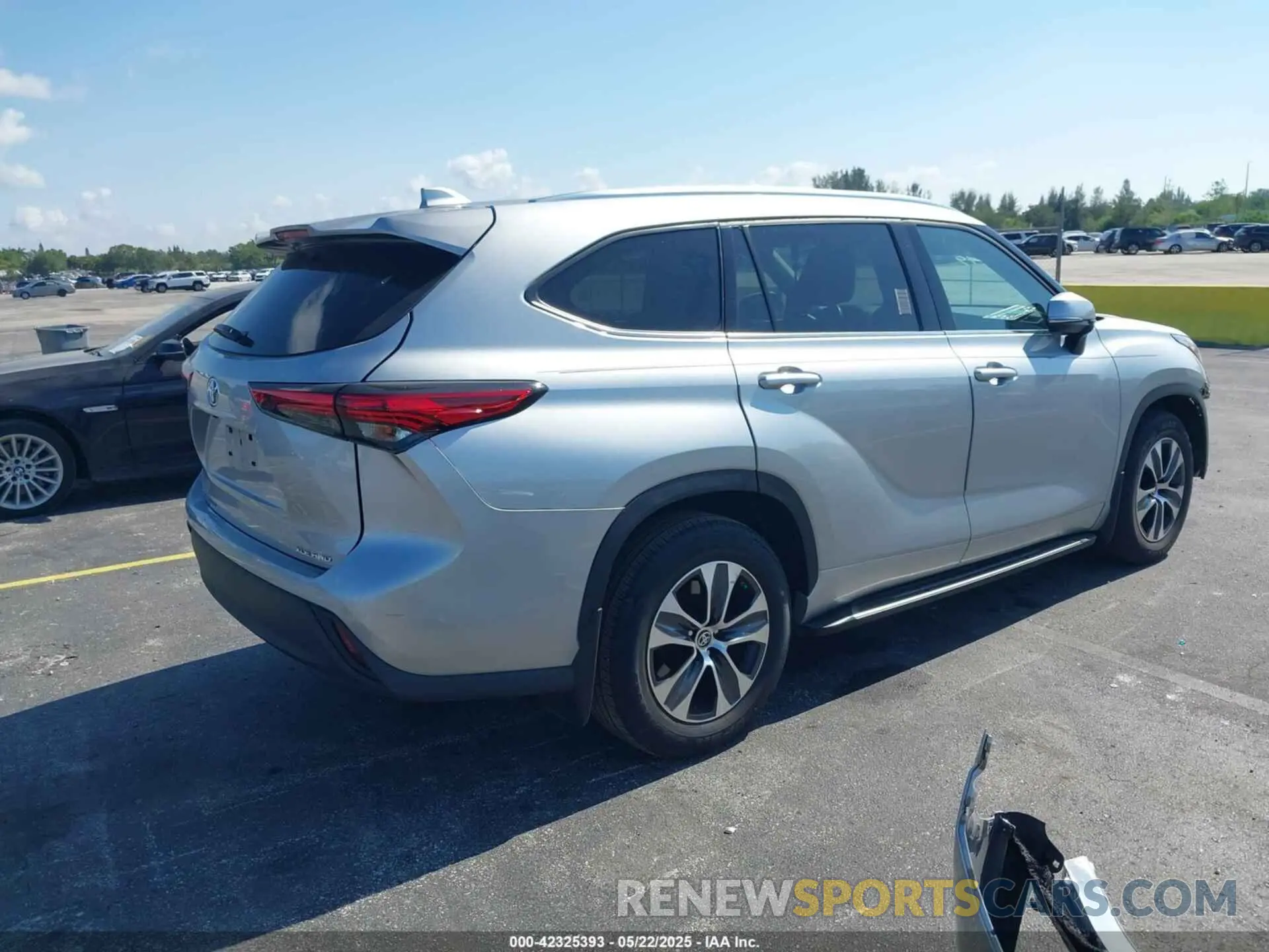 4 Photograph of a damaged car 5TDGZRBH5MS107849 TOYOTA HIGHLANDER 2021