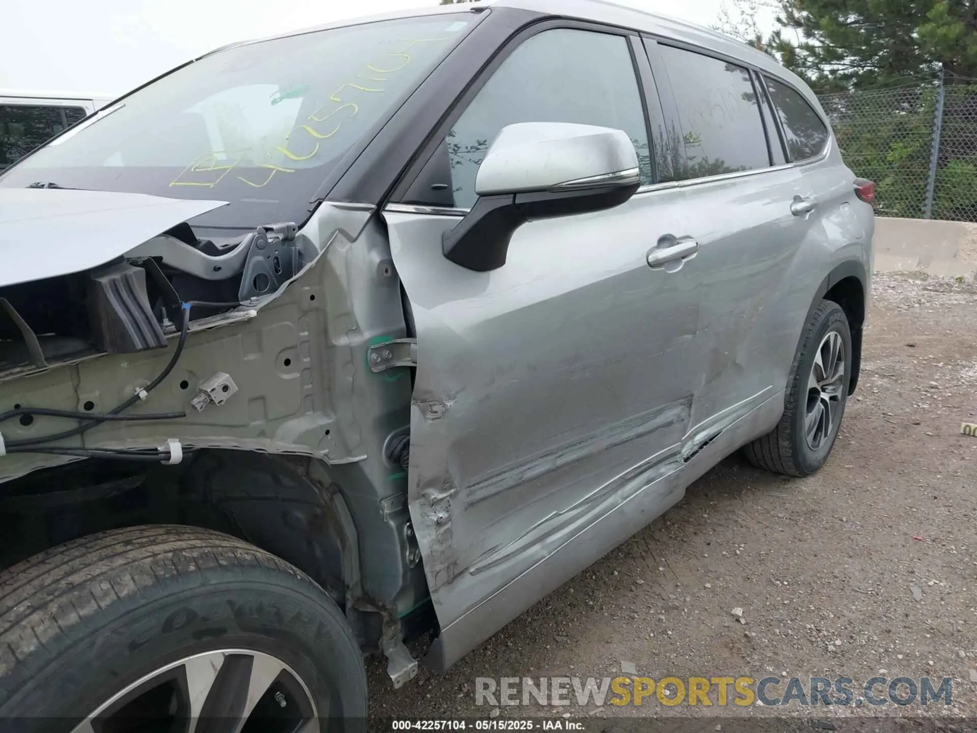 19 Photograph of a damaged car 5TDGZRBH5MS538188 TOYOTA HIGHLANDER 2021