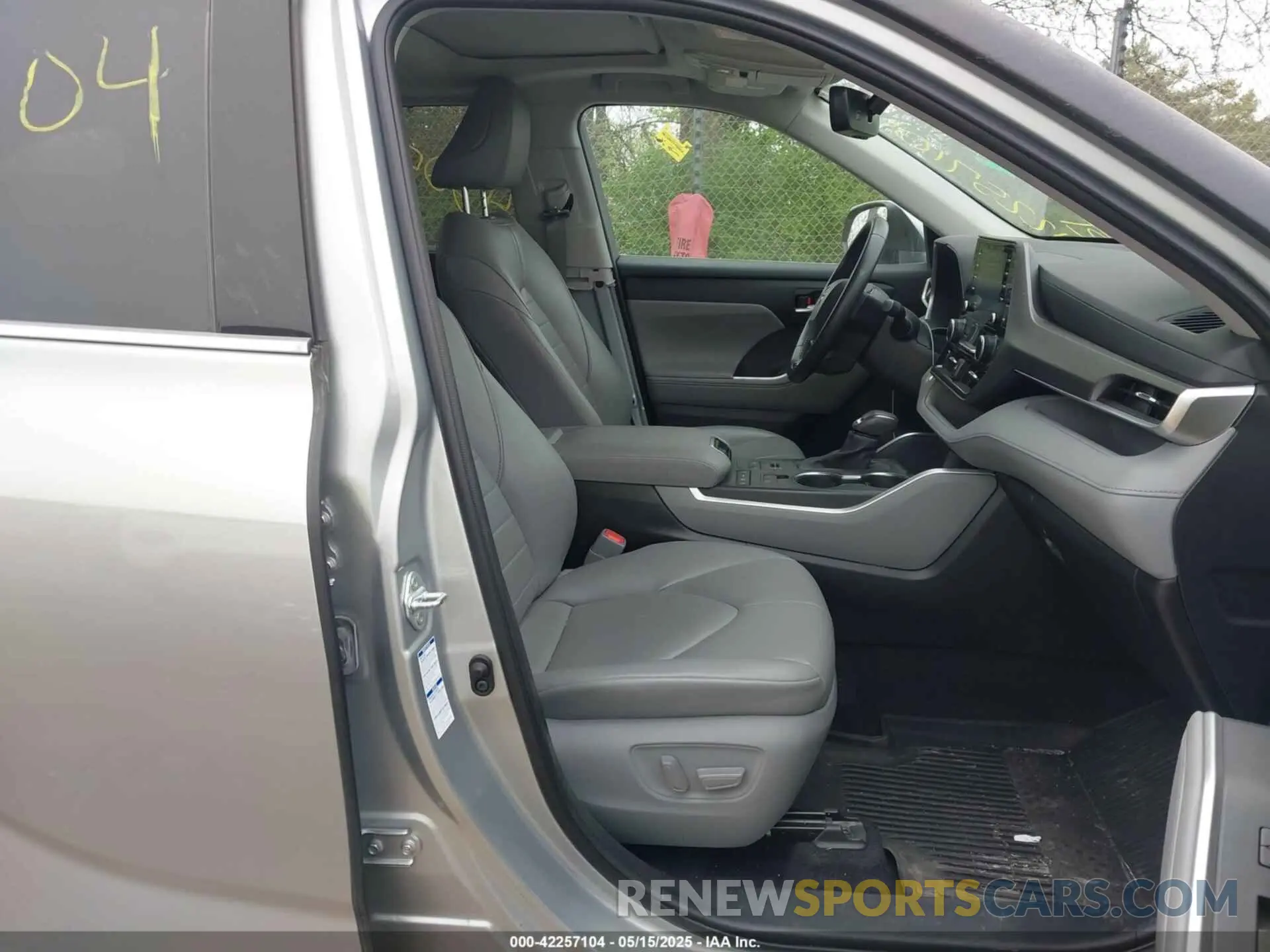 5 Photograph of a damaged car 5TDGZRBH5MS538188 TOYOTA HIGHLANDER 2021