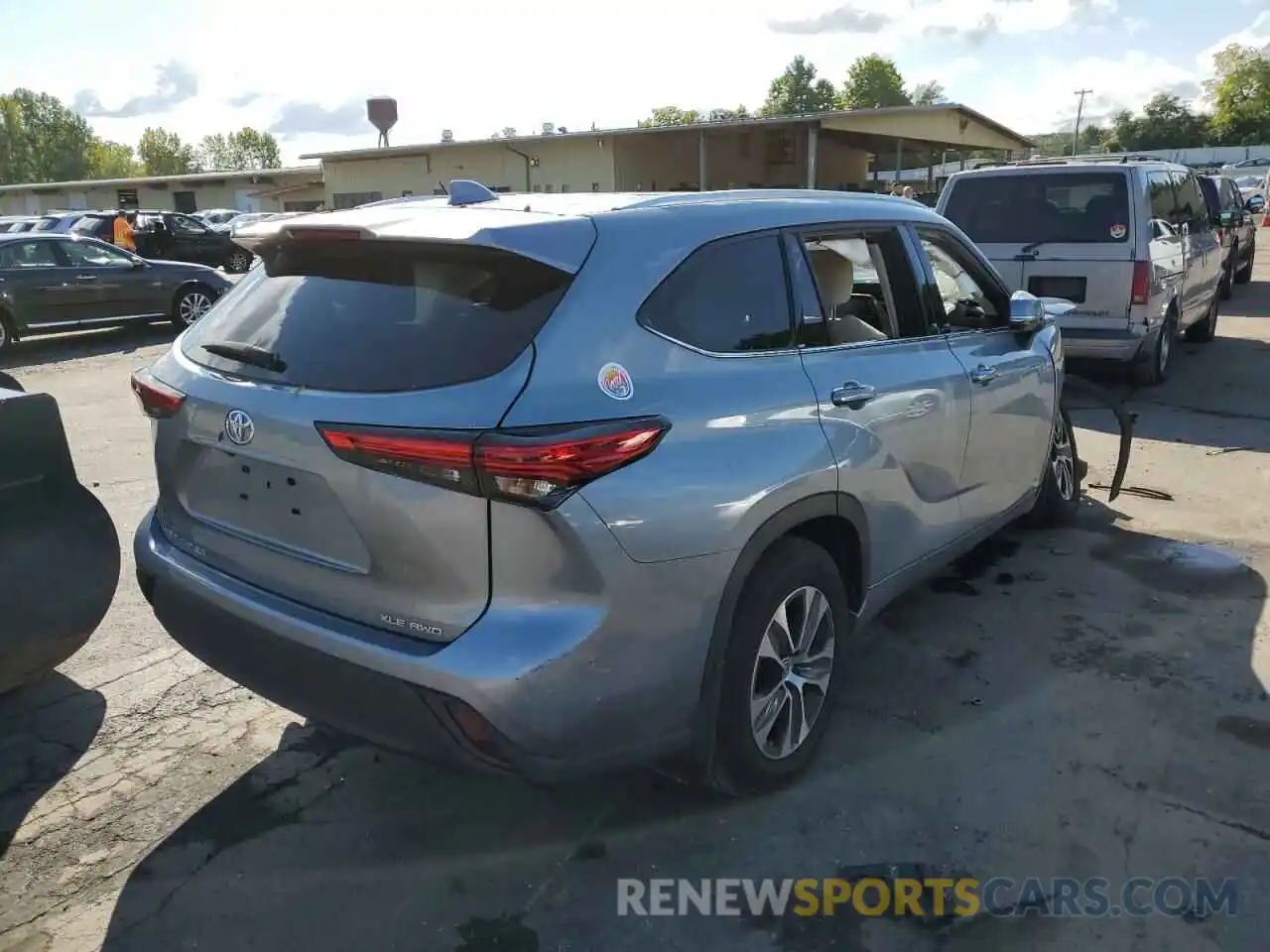 4 Photograph of a damaged car 5TDGZRBH6MS085893 TOYOTA HIGHLANDER 2021