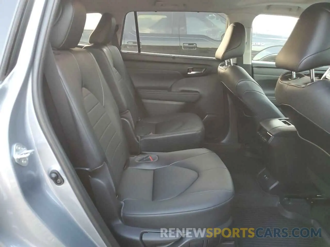 11 Photograph of a damaged car 5TDGZRBH6MS144585 TOYOTA HIGHLANDER 2021