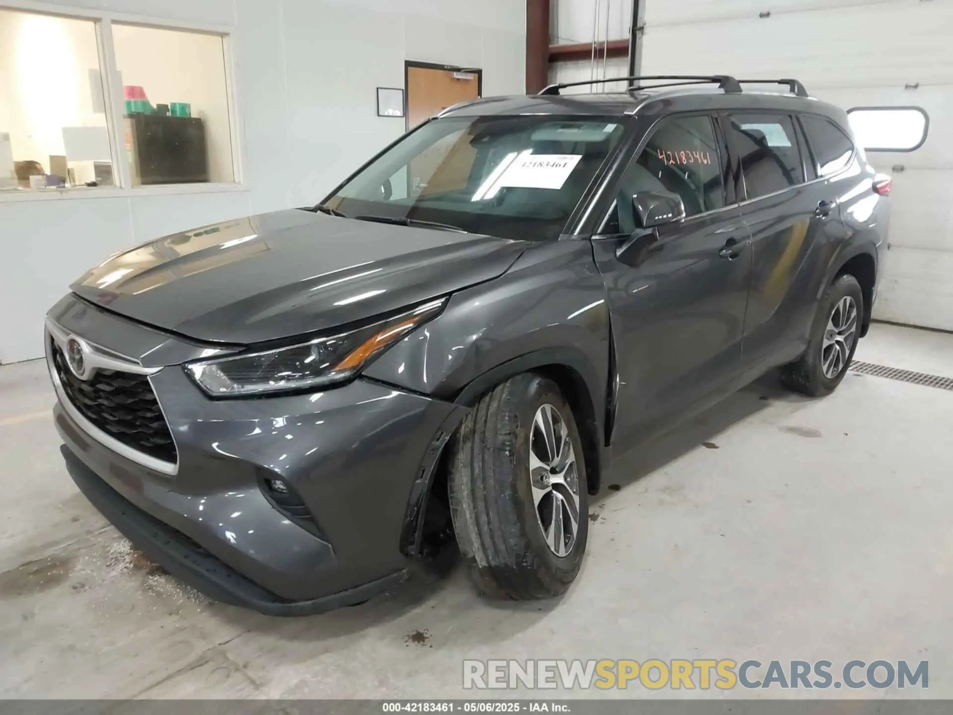 2 Photograph of a damaged car 5TDGZRBH6MS558546 TOYOTA HIGHLANDER 2021