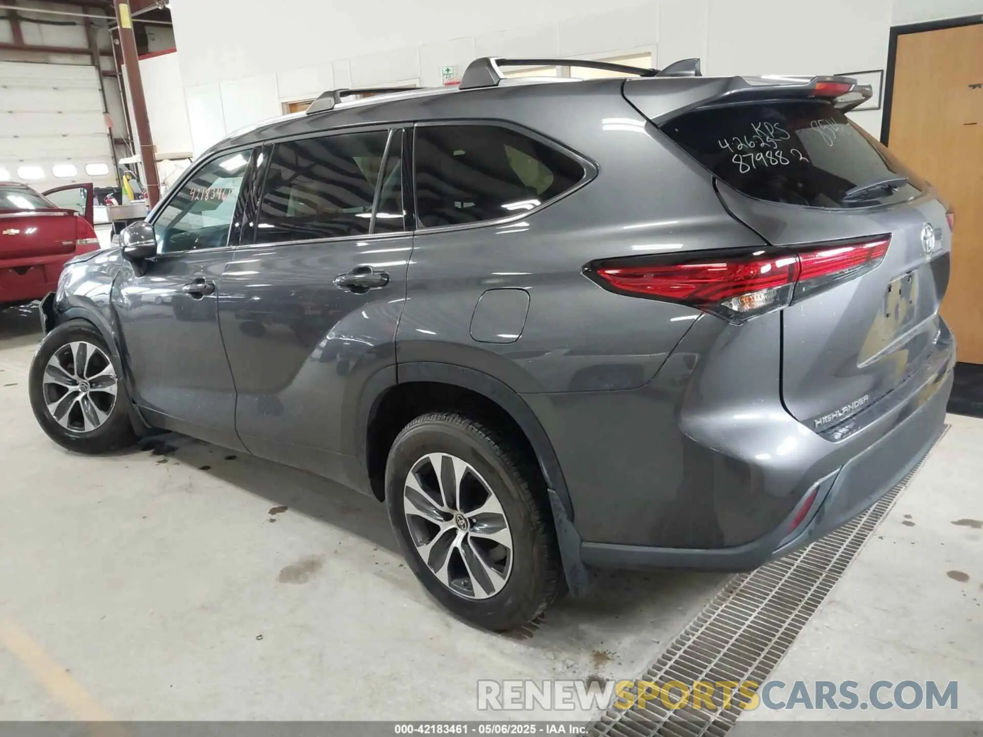 3 Photograph of a damaged car 5TDGZRBH6MS558546 TOYOTA HIGHLANDER 2021