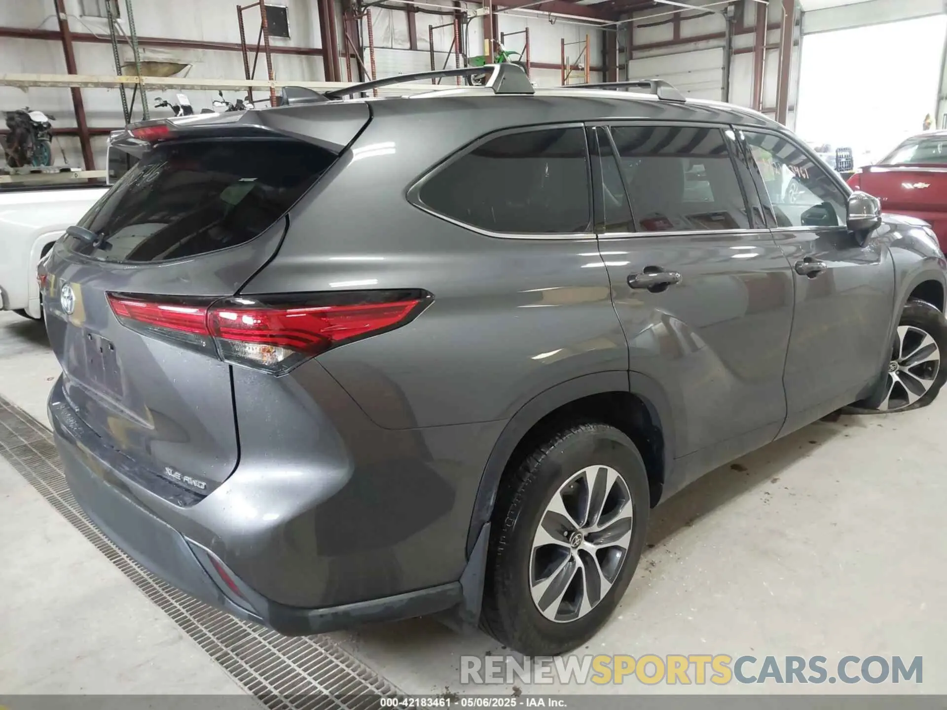 4 Photograph of a damaged car 5TDGZRBH6MS558546 TOYOTA HIGHLANDER 2021