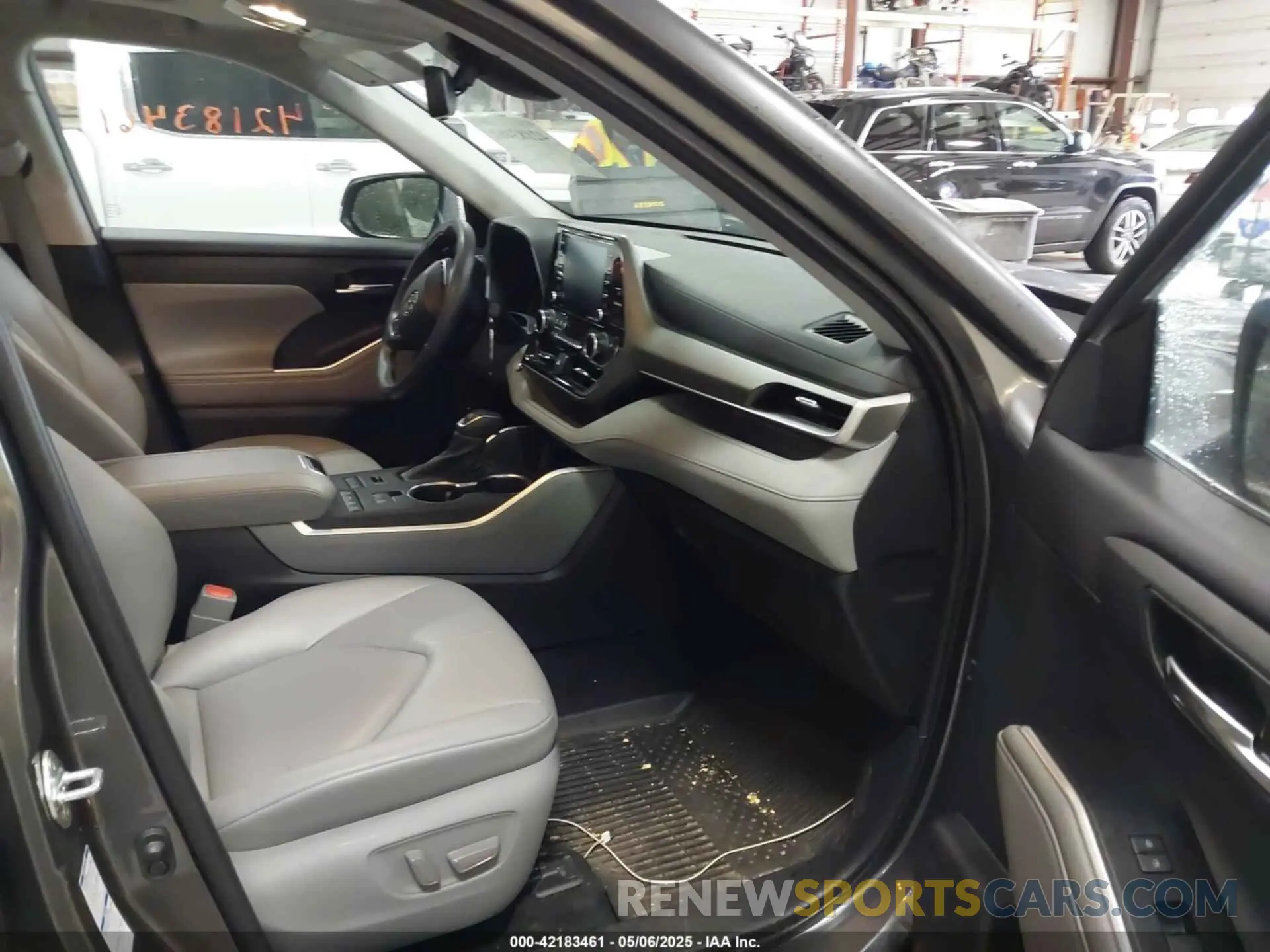 5 Photograph of a damaged car 5TDGZRBH6MS558546 TOYOTA HIGHLANDER 2021