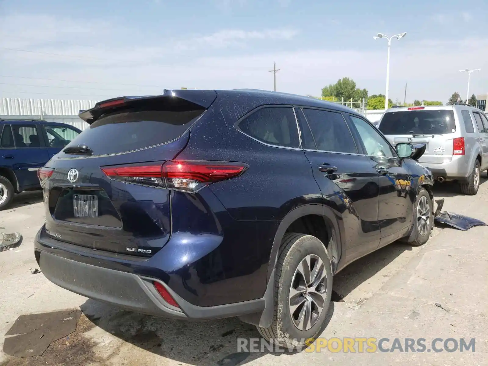 4 Photograph of a damaged car 5TDGZRBH7MS070187 TOYOTA HIGHLANDER 2021