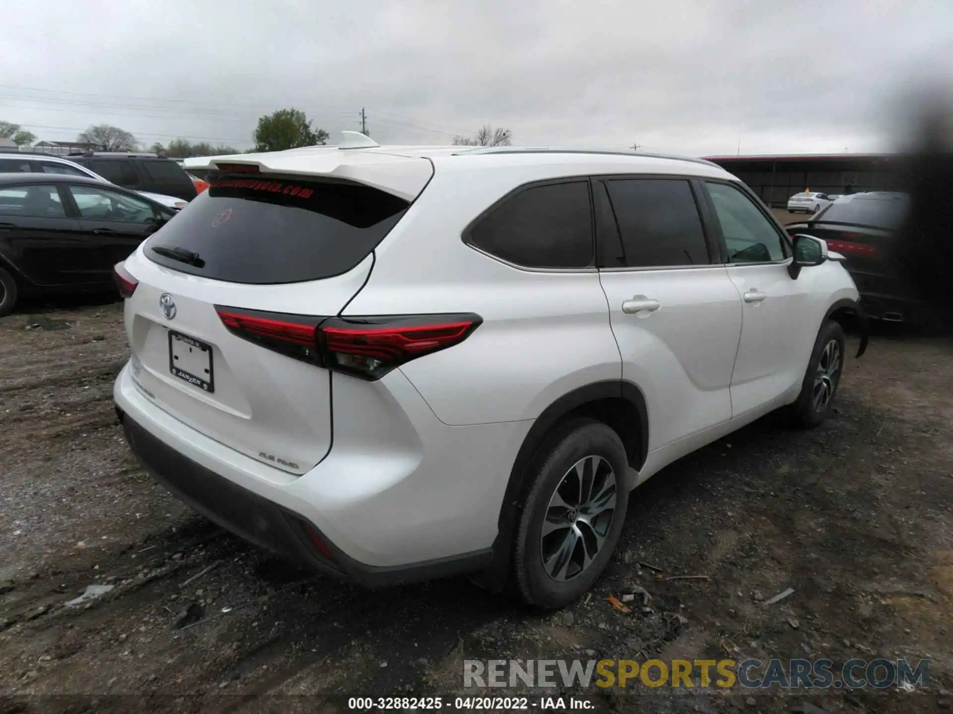 4 Photograph of a damaged car 5TDGZRBH7MS071159 TOYOTA HIGHLANDER 2021