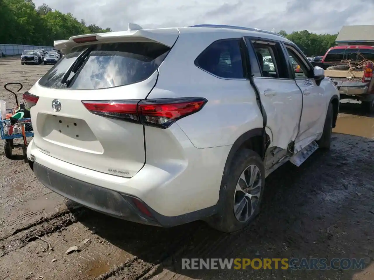 4 Photograph of a damaged car 5TDGZRBH7MS074417 TOYOTA HIGHLANDER 2021