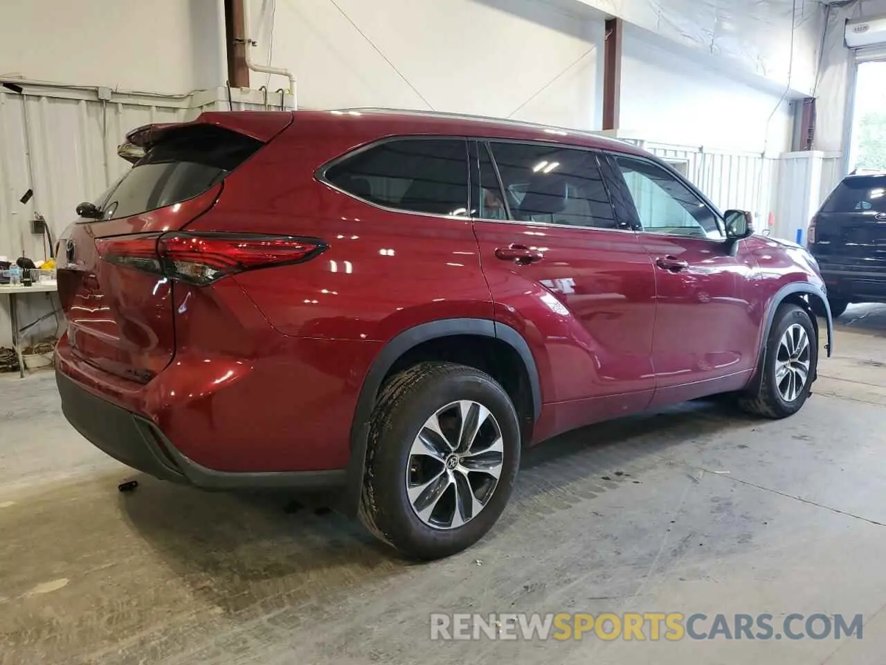 3 Photograph of a damaged car 5TDGZRBH7MS095106 TOYOTA HIGHLANDER 2021
