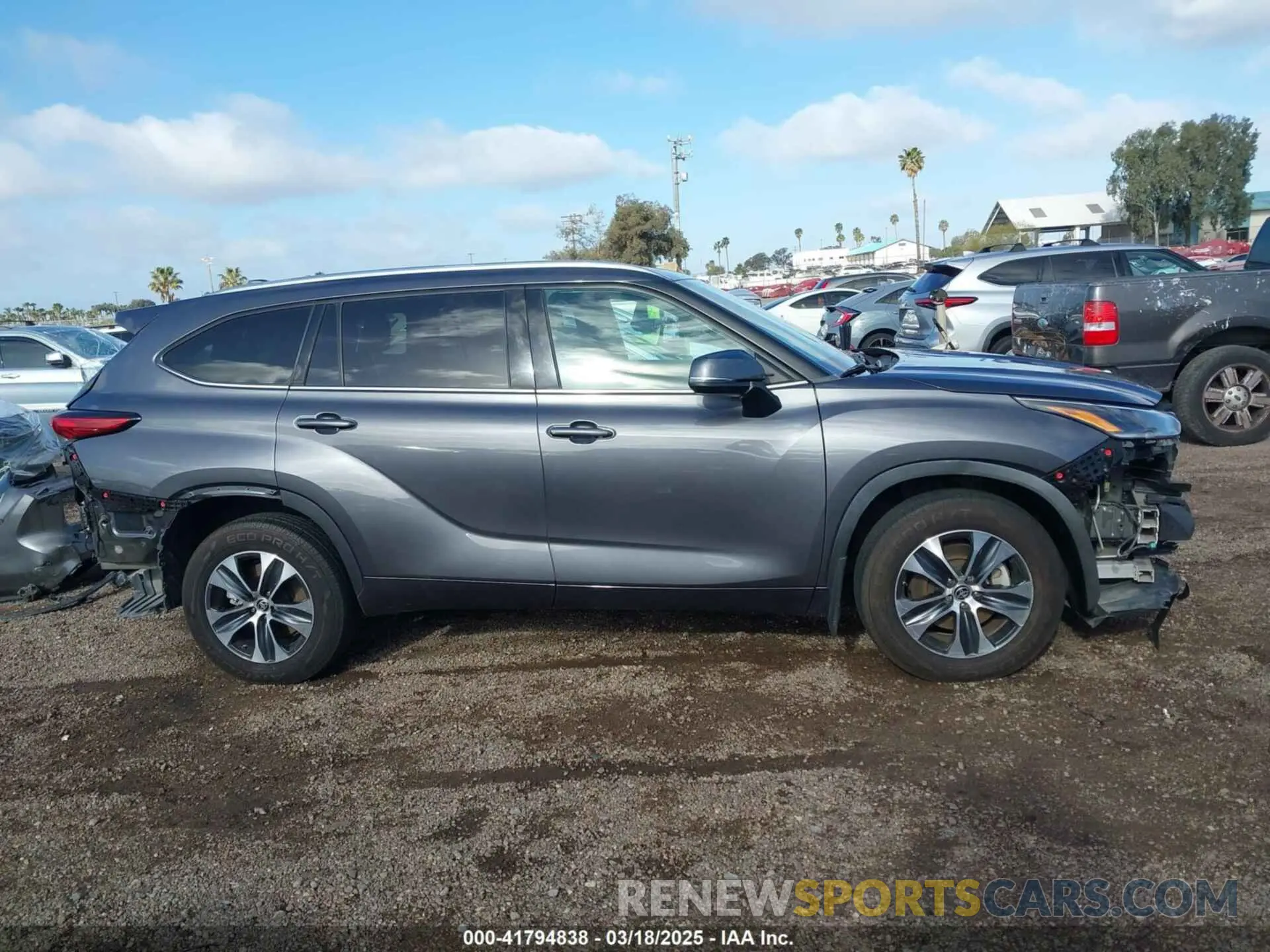 14 Photograph of a damaged car 5TDGZRBH7MS121493 TOYOTA HIGHLANDER 2021