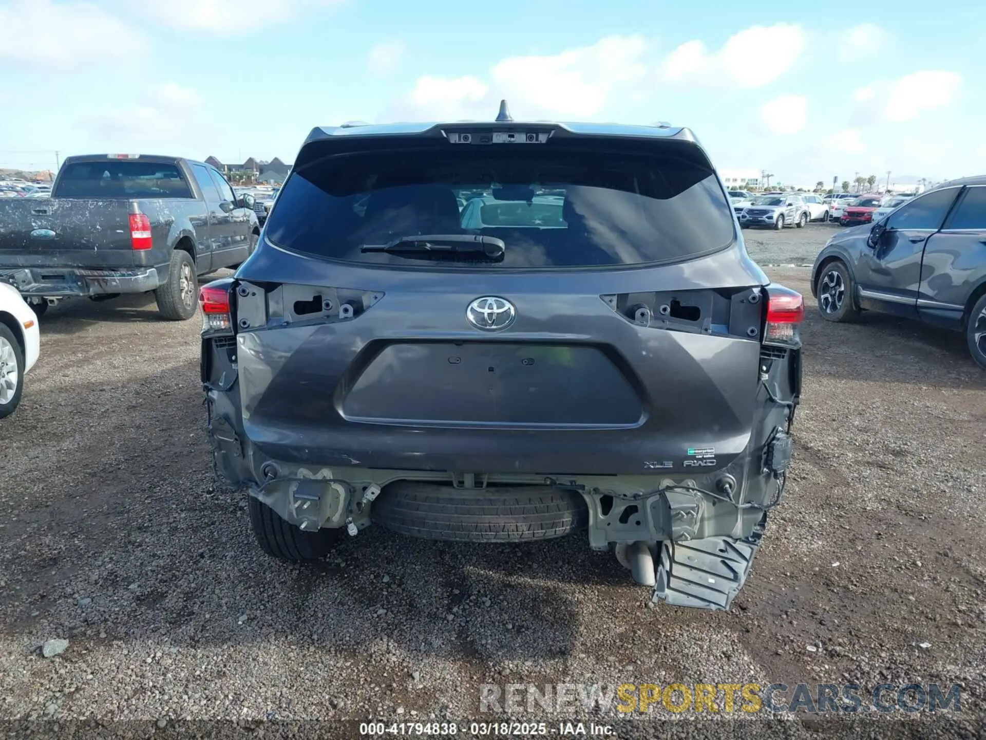 17 Photograph of a damaged car 5TDGZRBH7MS121493 TOYOTA HIGHLANDER 2021