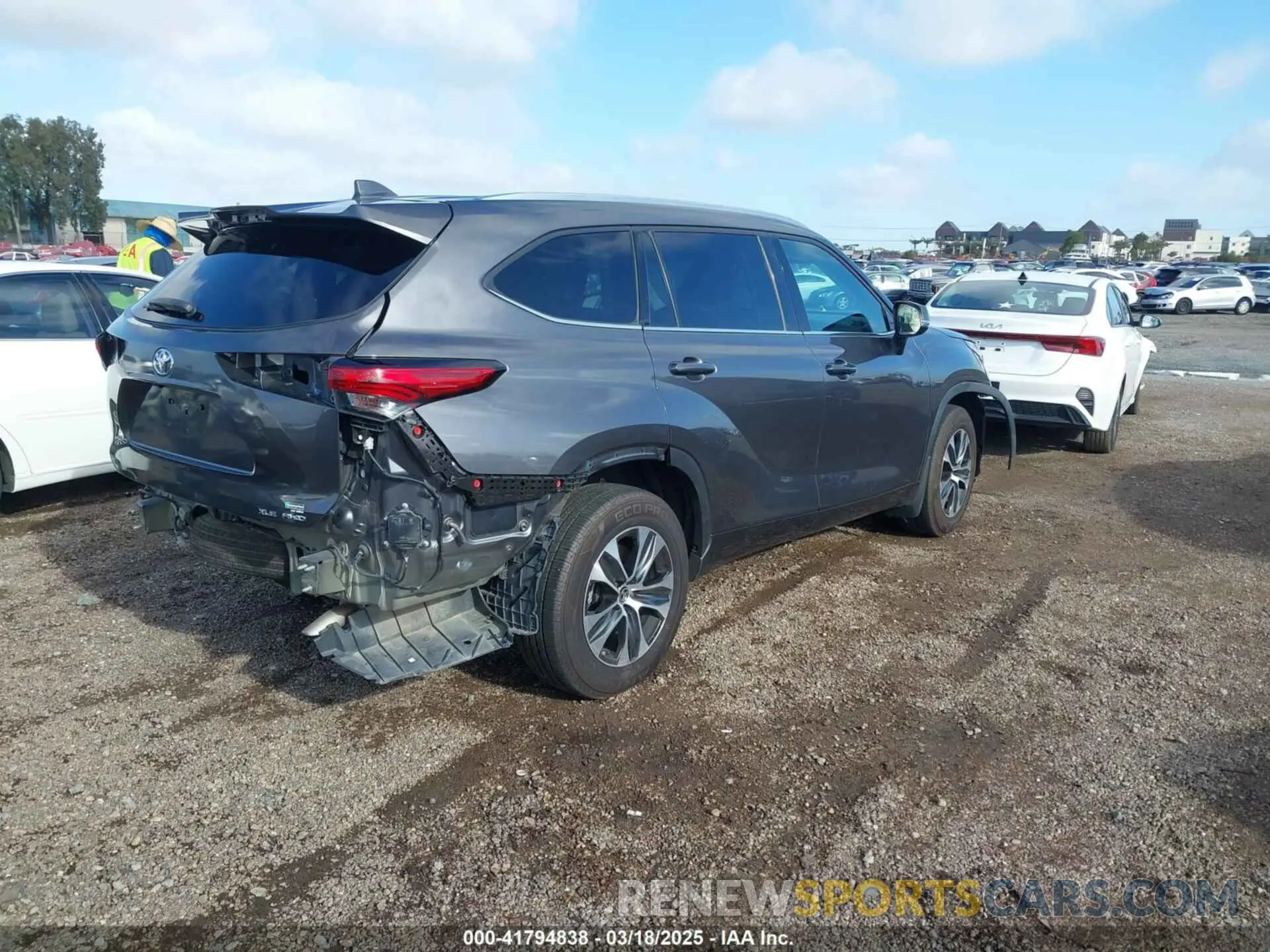 4 Photograph of a damaged car 5TDGZRBH7MS121493 TOYOTA HIGHLANDER 2021