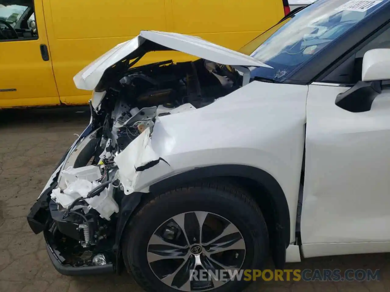 9 Photograph of a damaged car 5TDGZRBH7MS126015 TOYOTA HIGHLANDER 2021