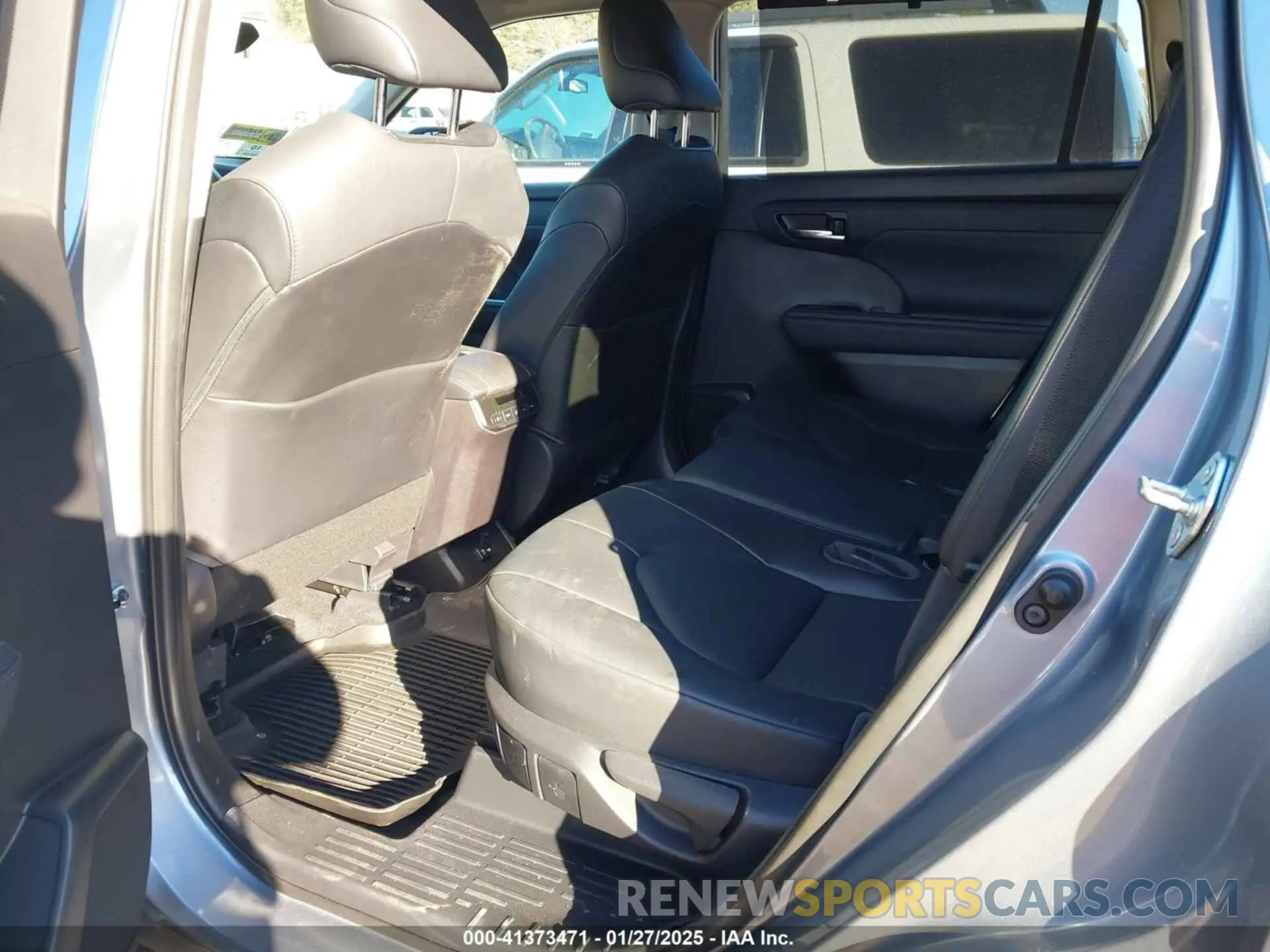8 Photograph of a damaged car 5TDGZRBH7MS153893 TOYOTA HIGHLANDER 2021