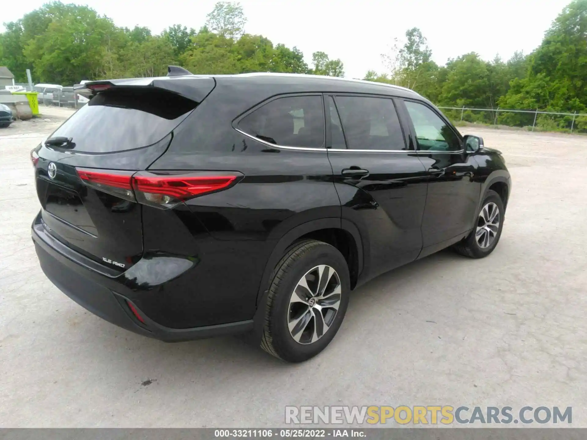 4 Photograph of a damaged car 5TDGZRBH7MS525104 TOYOTA HIGHLANDER 2021