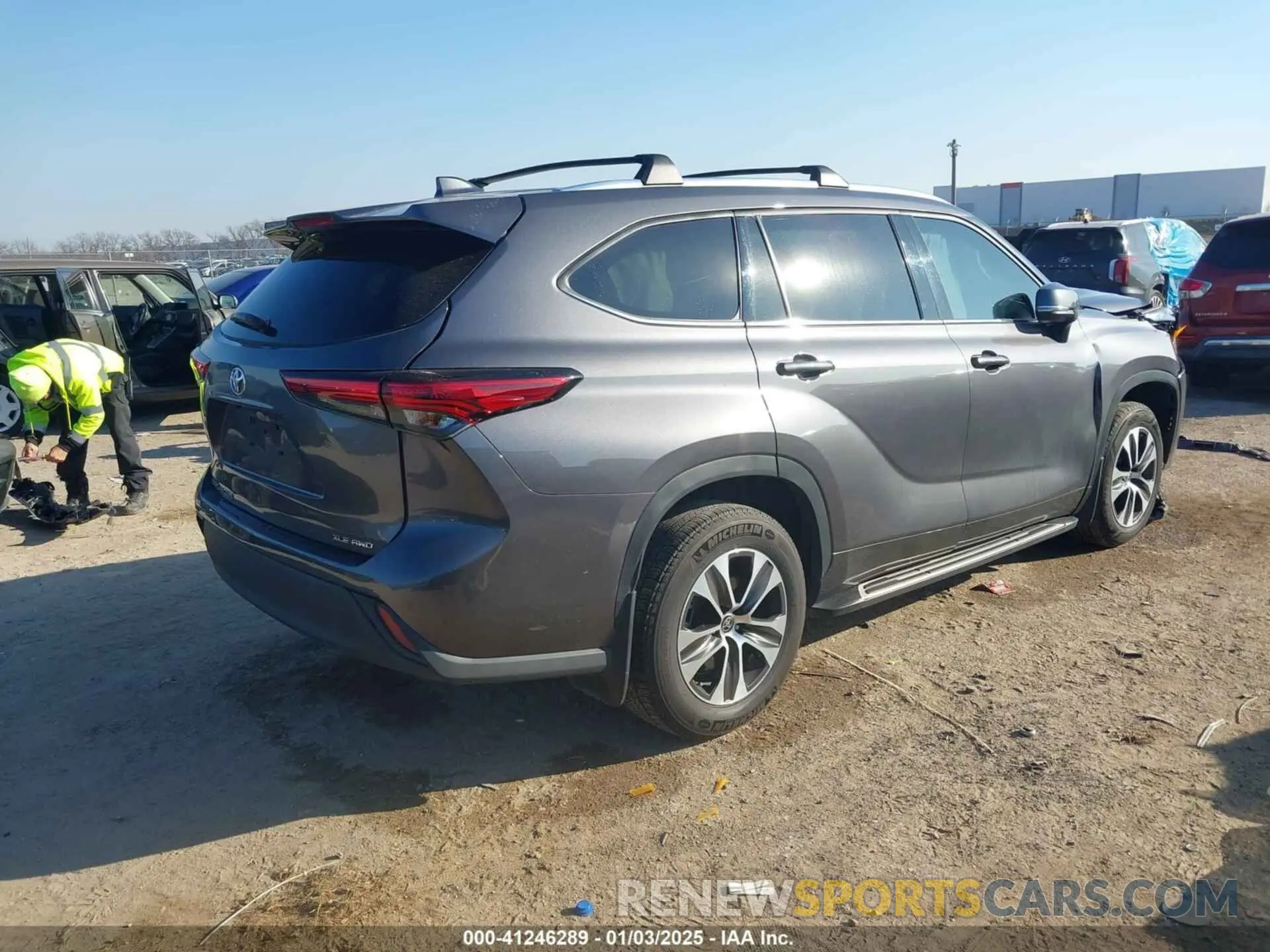 4 Photograph of a damaged car 5TDGZRBH7MS540086 TOYOTA HIGHLANDER 2021