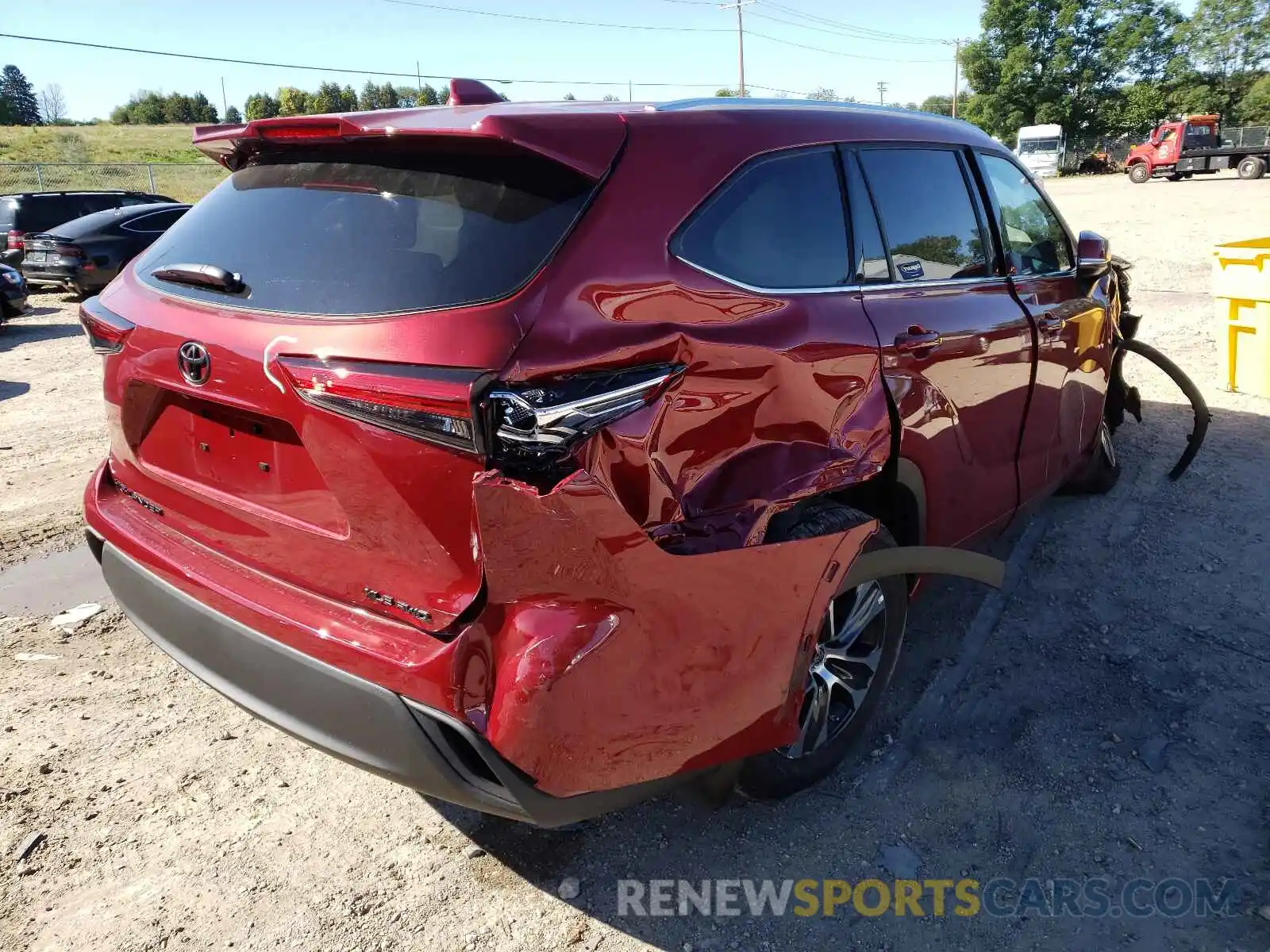 4 Photograph of a damaged car 5TDGZRBH7MS549726 TOYOTA HIGHLANDER 2021