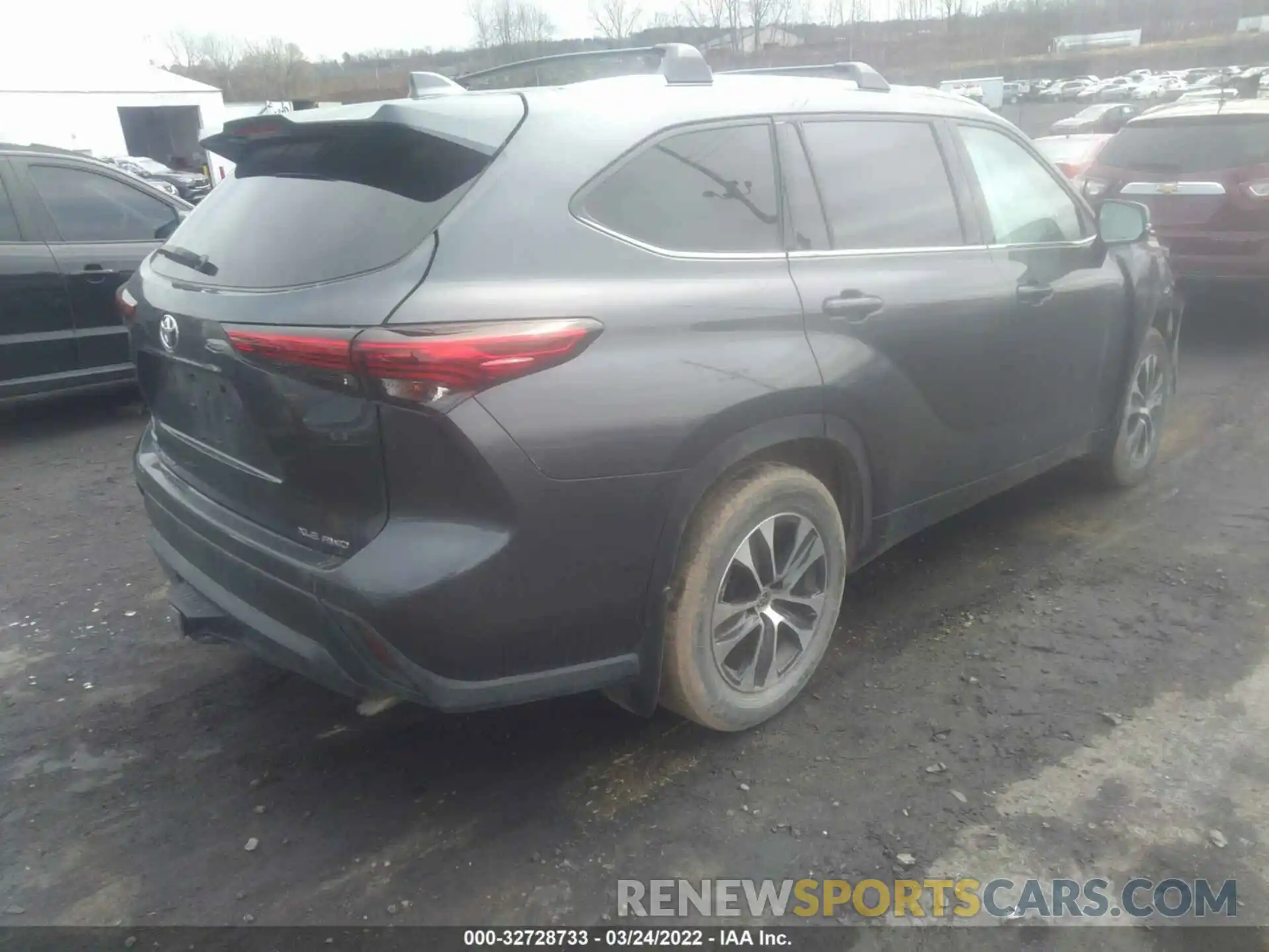 4 Photograph of a damaged car 5TDGZRBH8MS061062 TOYOTA HIGHLANDER 2021