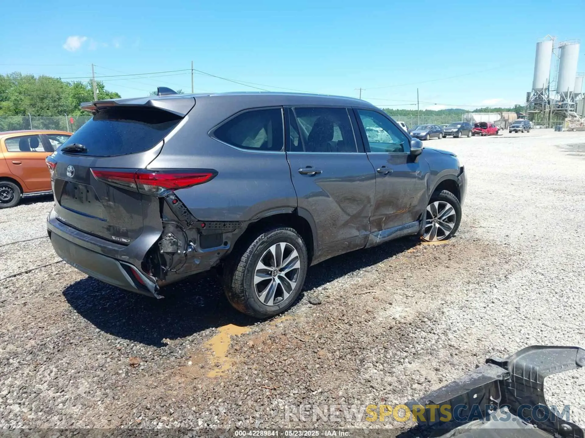 4 Photograph of a damaged car 5TDGZRBH8MS117999 TOYOTA HIGHLANDER 2021