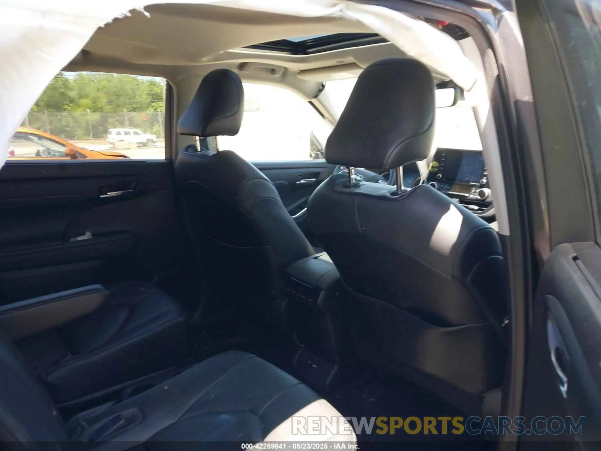 8 Photograph of a damaged car 5TDGZRBH8MS117999 TOYOTA HIGHLANDER 2021