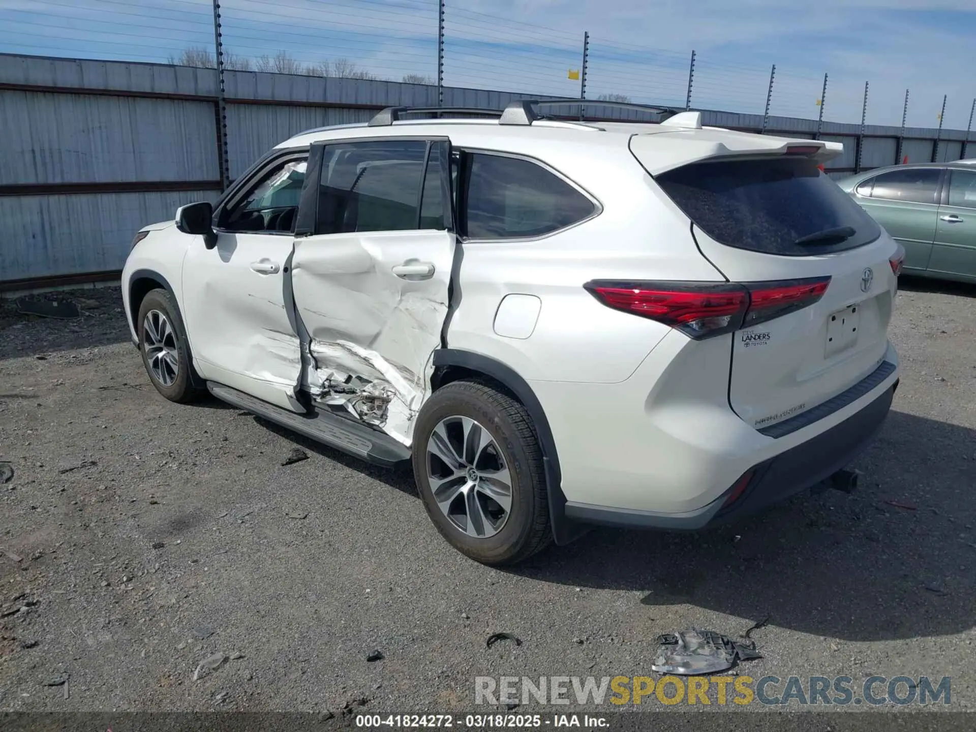 3 Photograph of a damaged car 5TDGZRBH8MS140196 TOYOTA HIGHLANDER 2021