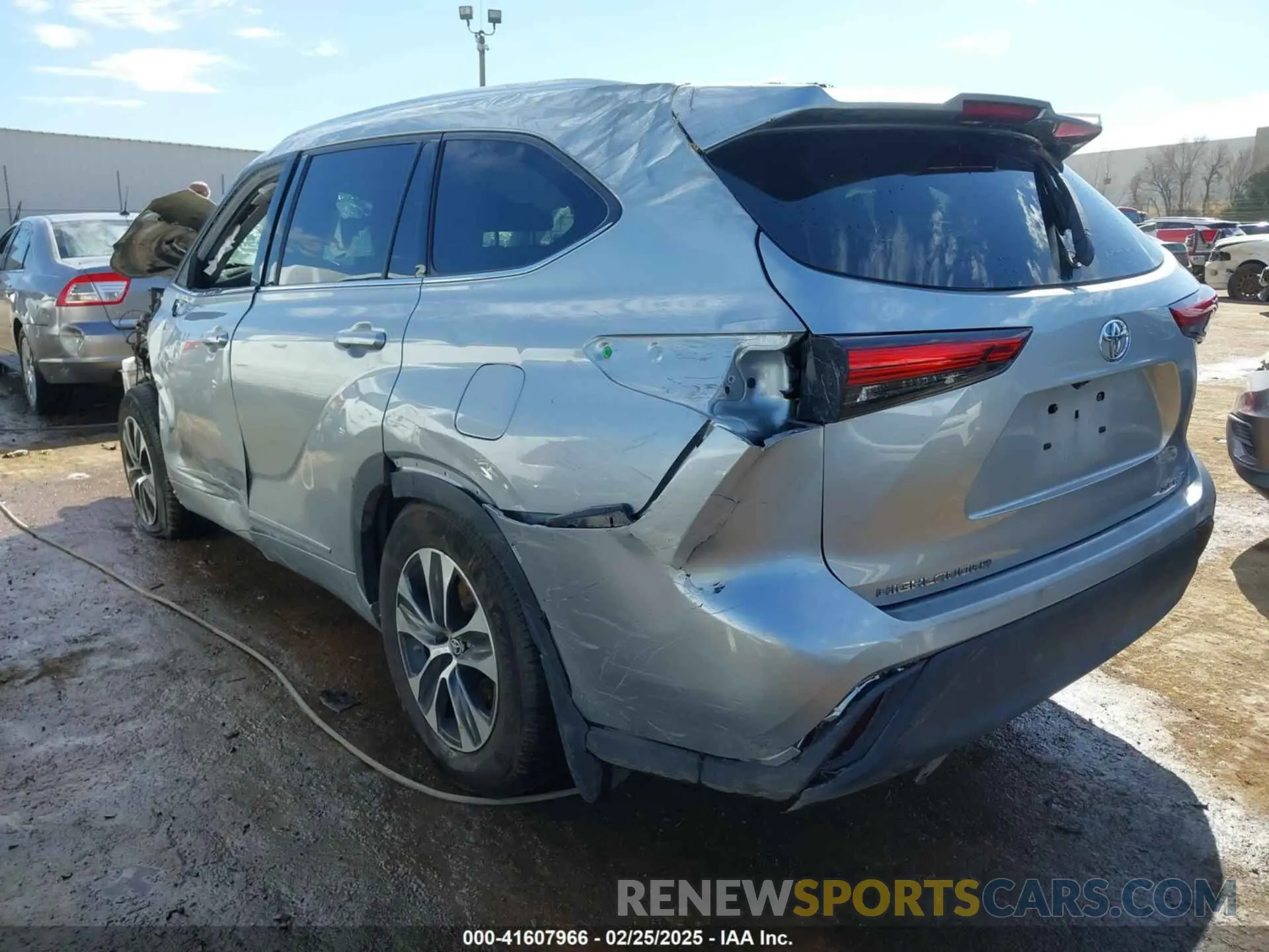 3 Photograph of a damaged car 5TDGZRBH8MS538038 TOYOTA HIGHLANDER 2021