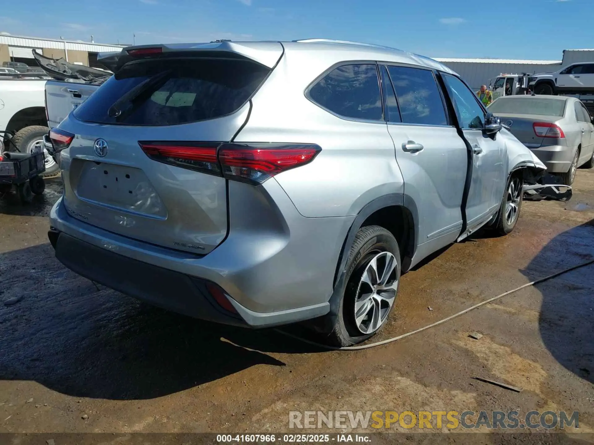 4 Photograph of a damaged car 5TDGZRBH8MS538038 TOYOTA HIGHLANDER 2021