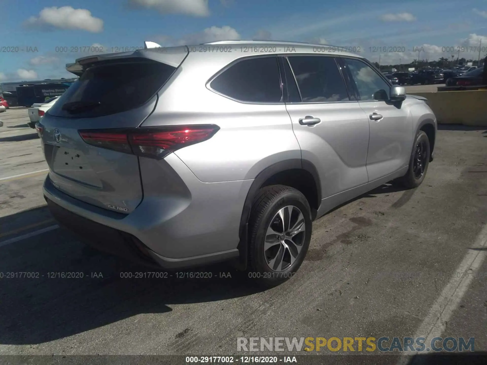 4 Photograph of a damaged car 5TDGZRBH9MS072104 TOYOTA HIGHLANDER 2021