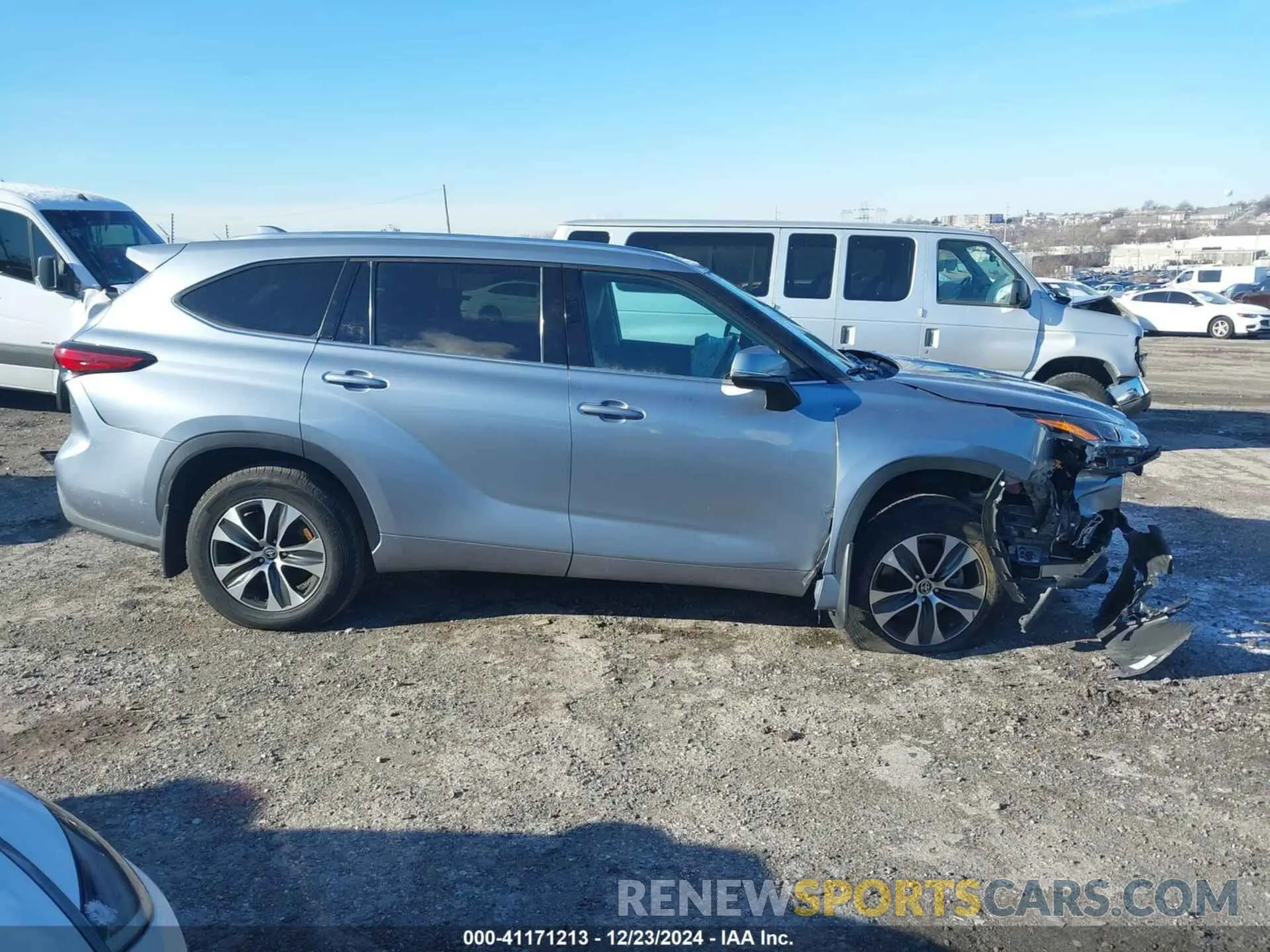 13 Photograph of a damaged car 5TDGZRBH9MS113878 TOYOTA HIGHLANDER 2021