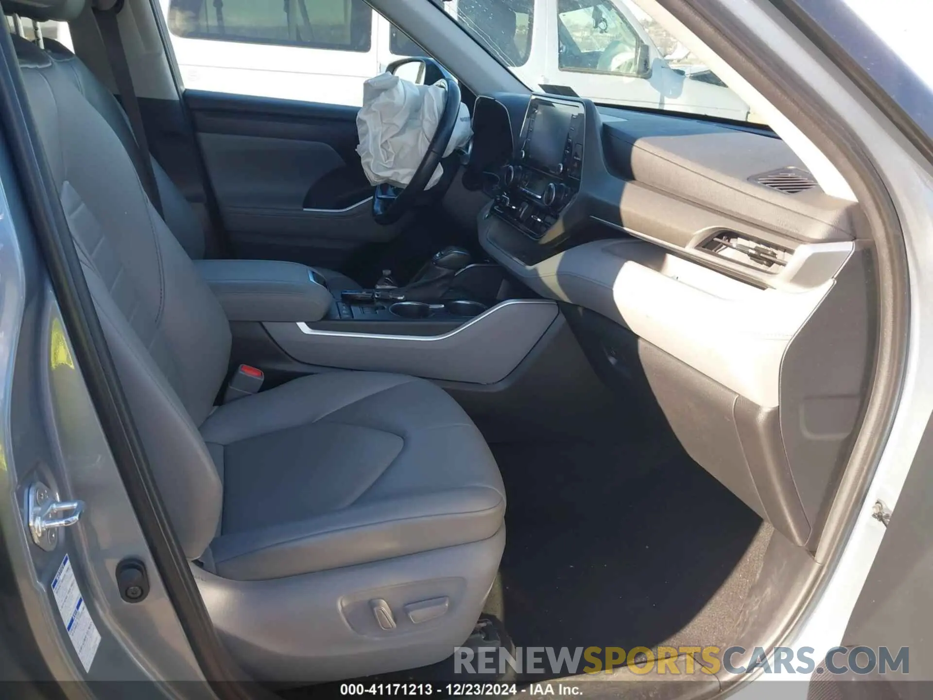 5 Photograph of a damaged car 5TDGZRBH9MS113878 TOYOTA HIGHLANDER 2021
