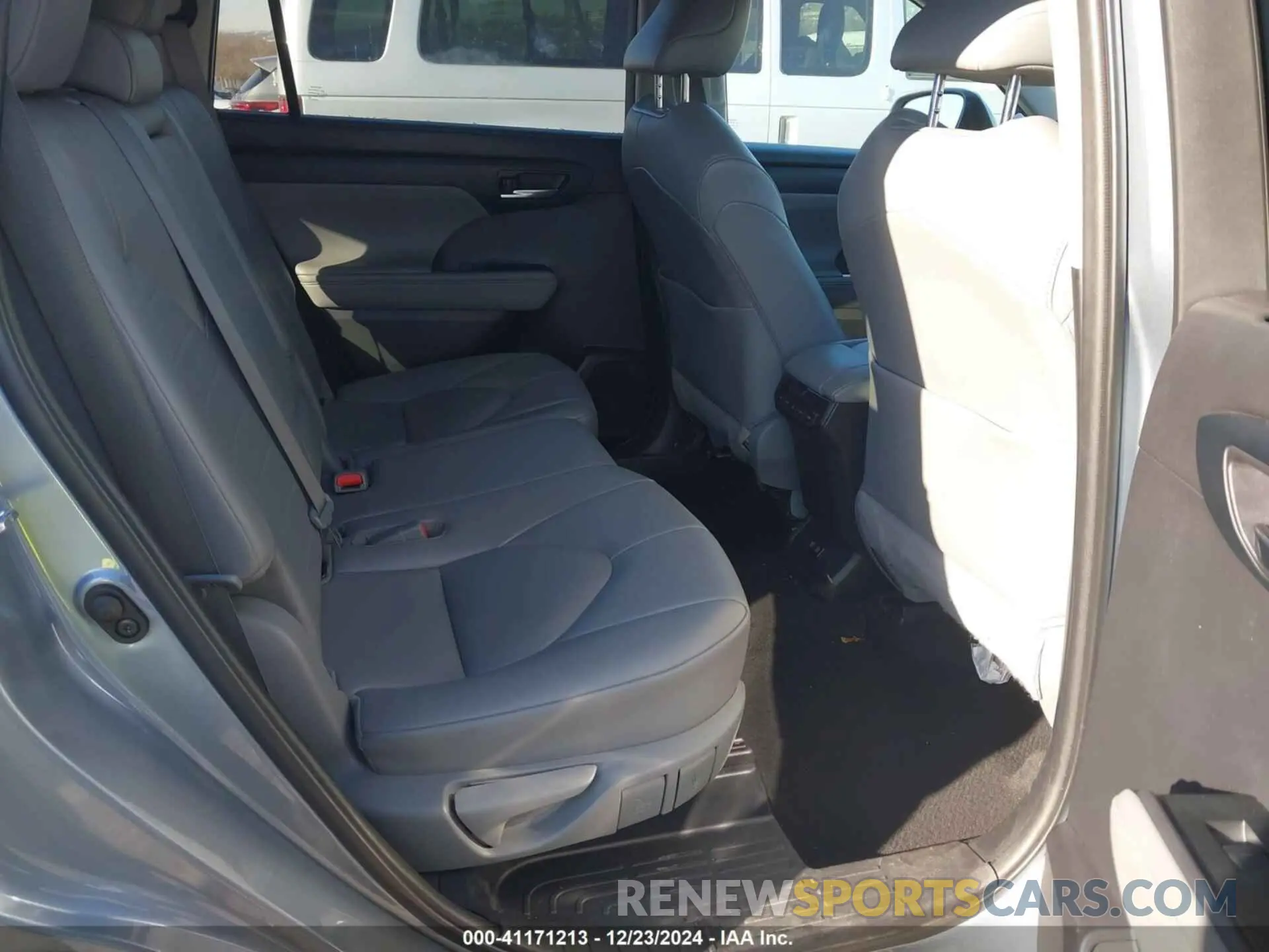 8 Photograph of a damaged car 5TDGZRBH9MS113878 TOYOTA HIGHLANDER 2021