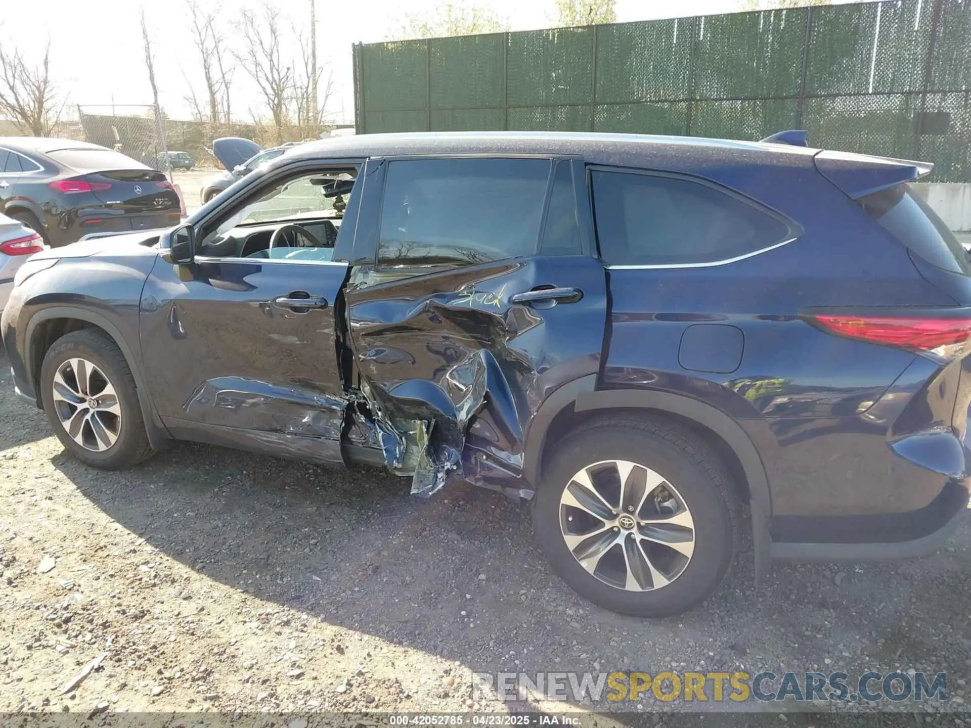 14 Photograph of a damaged car 5TDGZRBH9MS136822 TOYOTA HIGHLANDER 2021