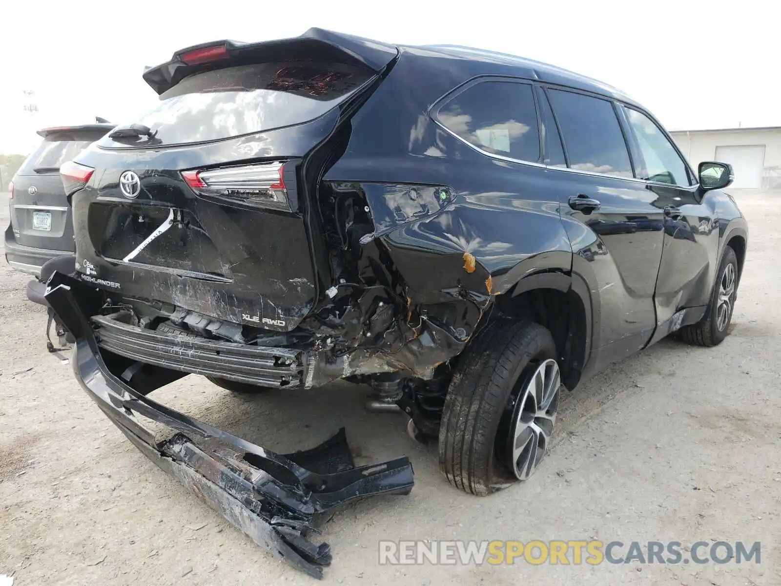 4 Photograph of a damaged car 5TDGZRBH9MS535665 TOYOTA HIGHLANDER 2021