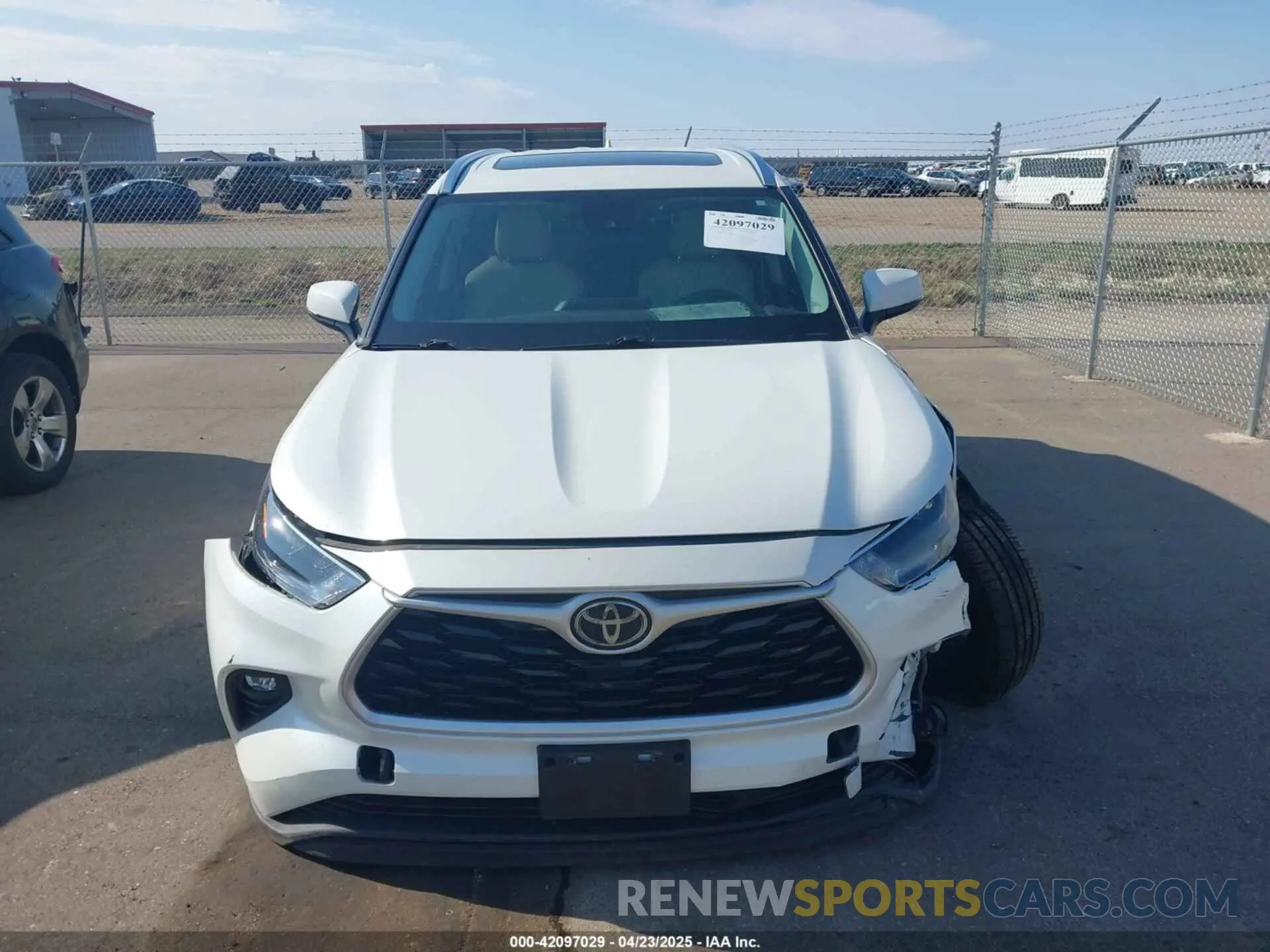 12 Photograph of a damaged car 5TDGZRBHXMS075948 TOYOTA HIGHLANDER 2021