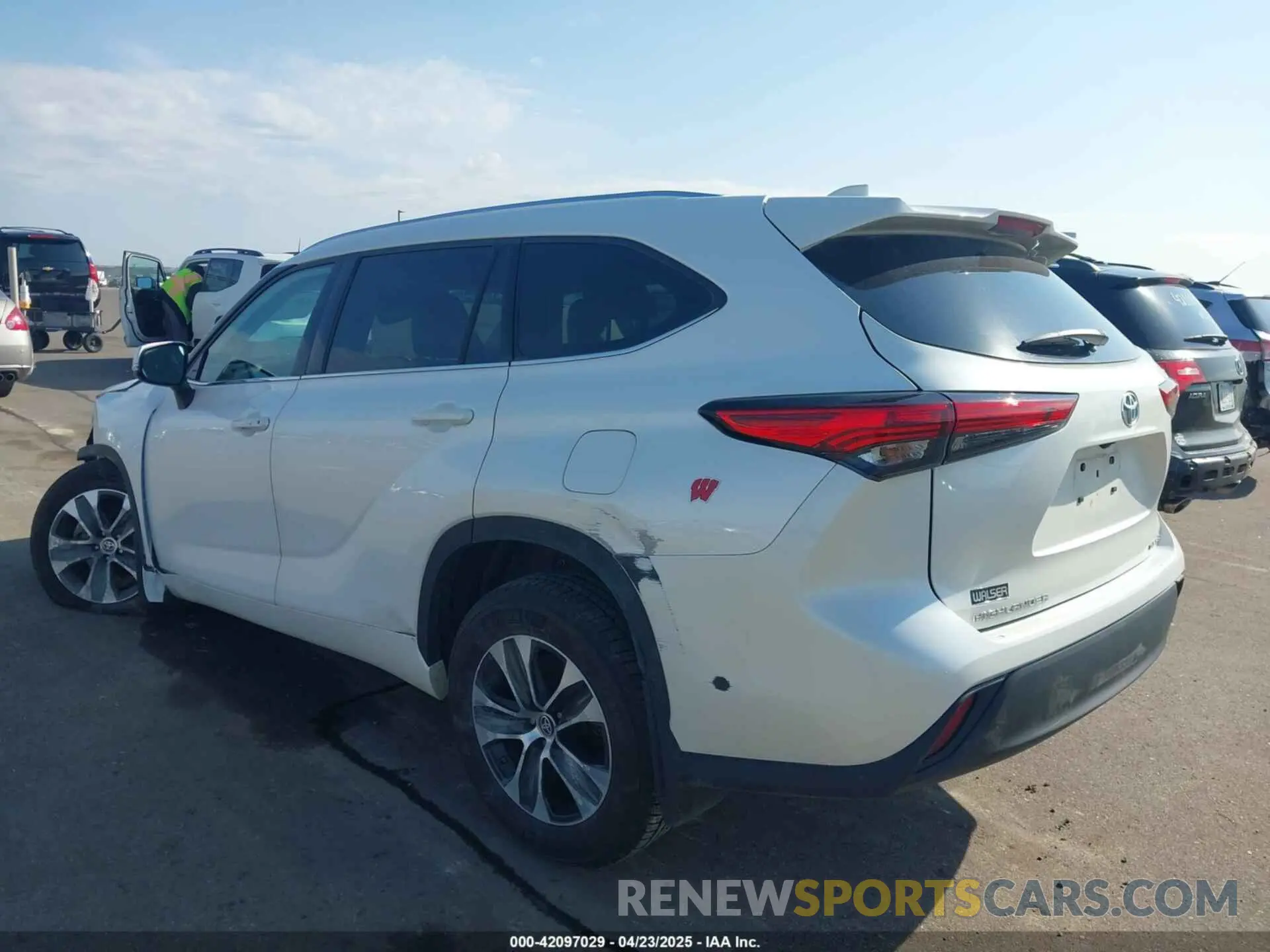 3 Photograph of a damaged car 5TDGZRBHXMS075948 TOYOTA HIGHLANDER 2021
