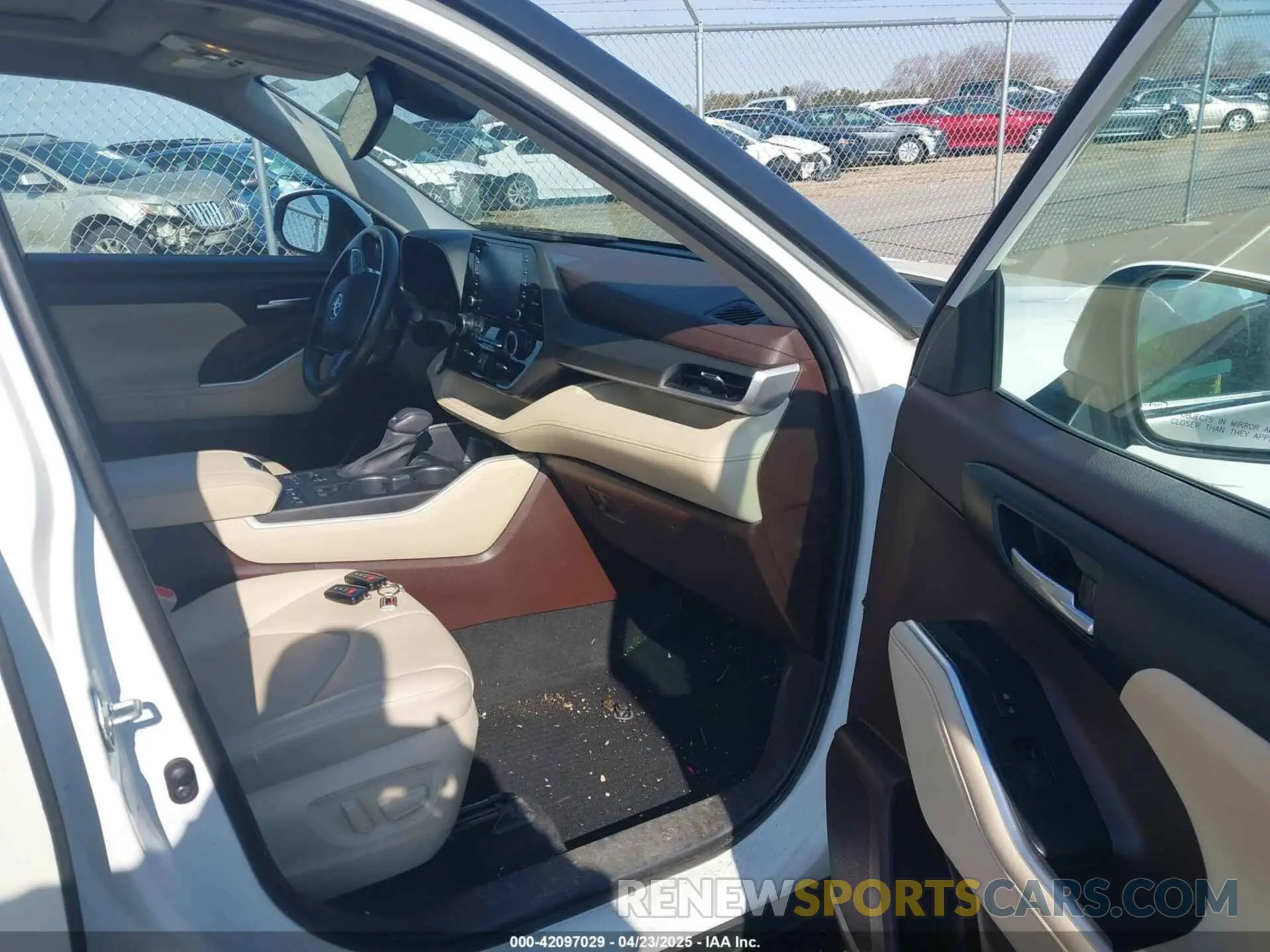 5 Photograph of a damaged car 5TDGZRBHXMS075948 TOYOTA HIGHLANDER 2021