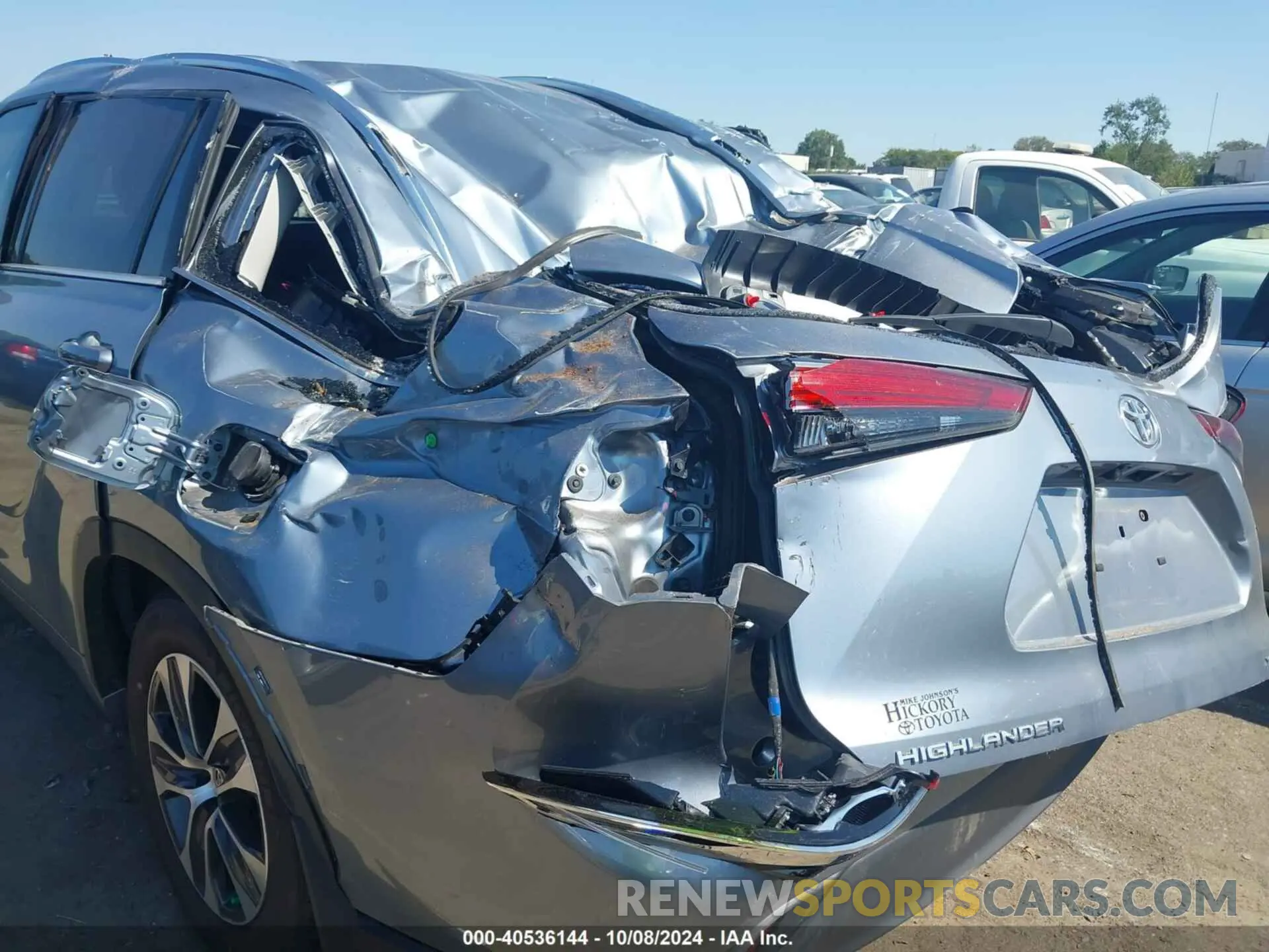 17 Photograph of a damaged car 5TDGZRBHXMS095245 TOYOTA HIGHLANDER 2021