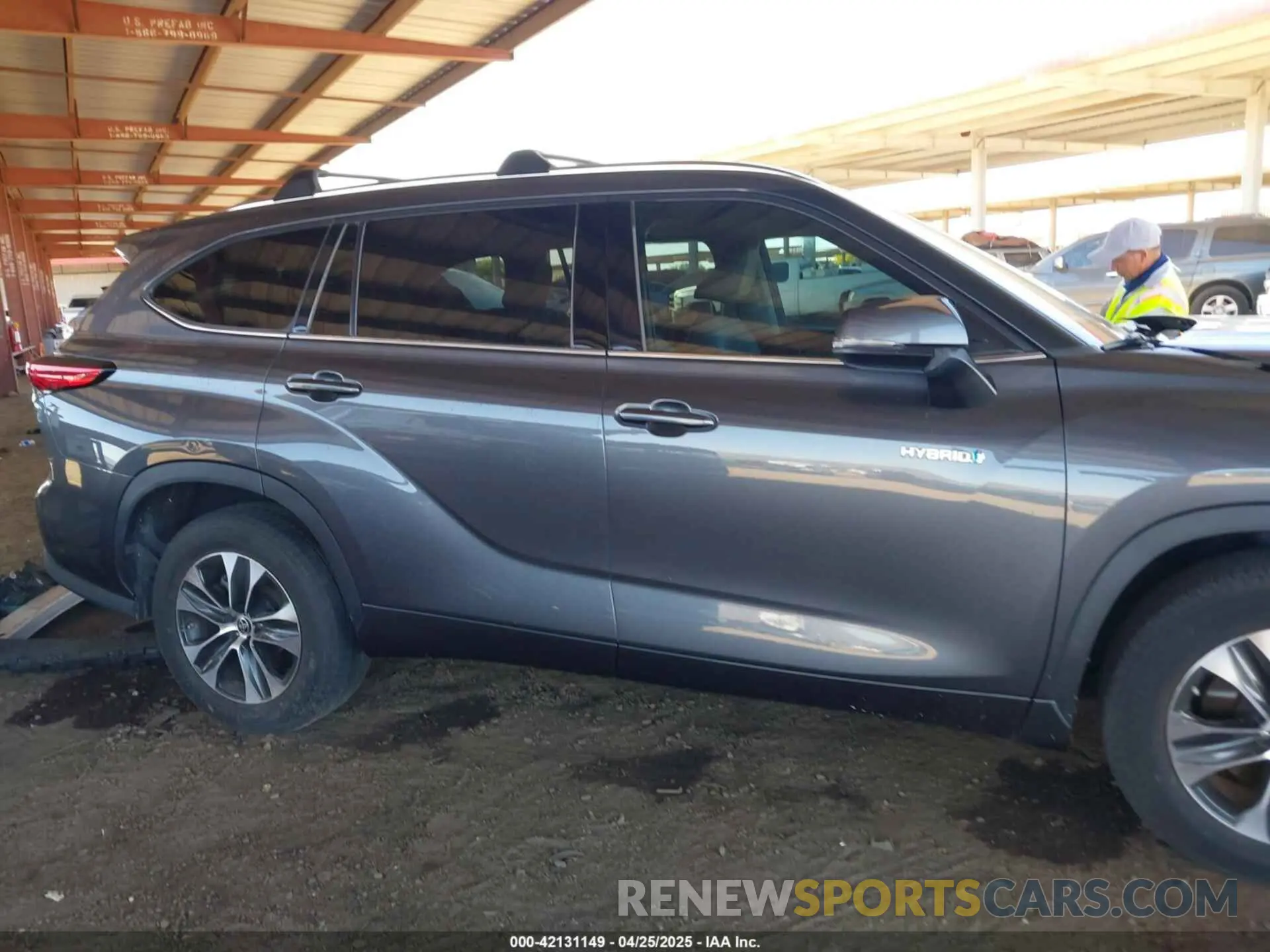 14 Photograph of a damaged car 5TDHARAH3MS504165 TOYOTA HIGHLANDER 2021