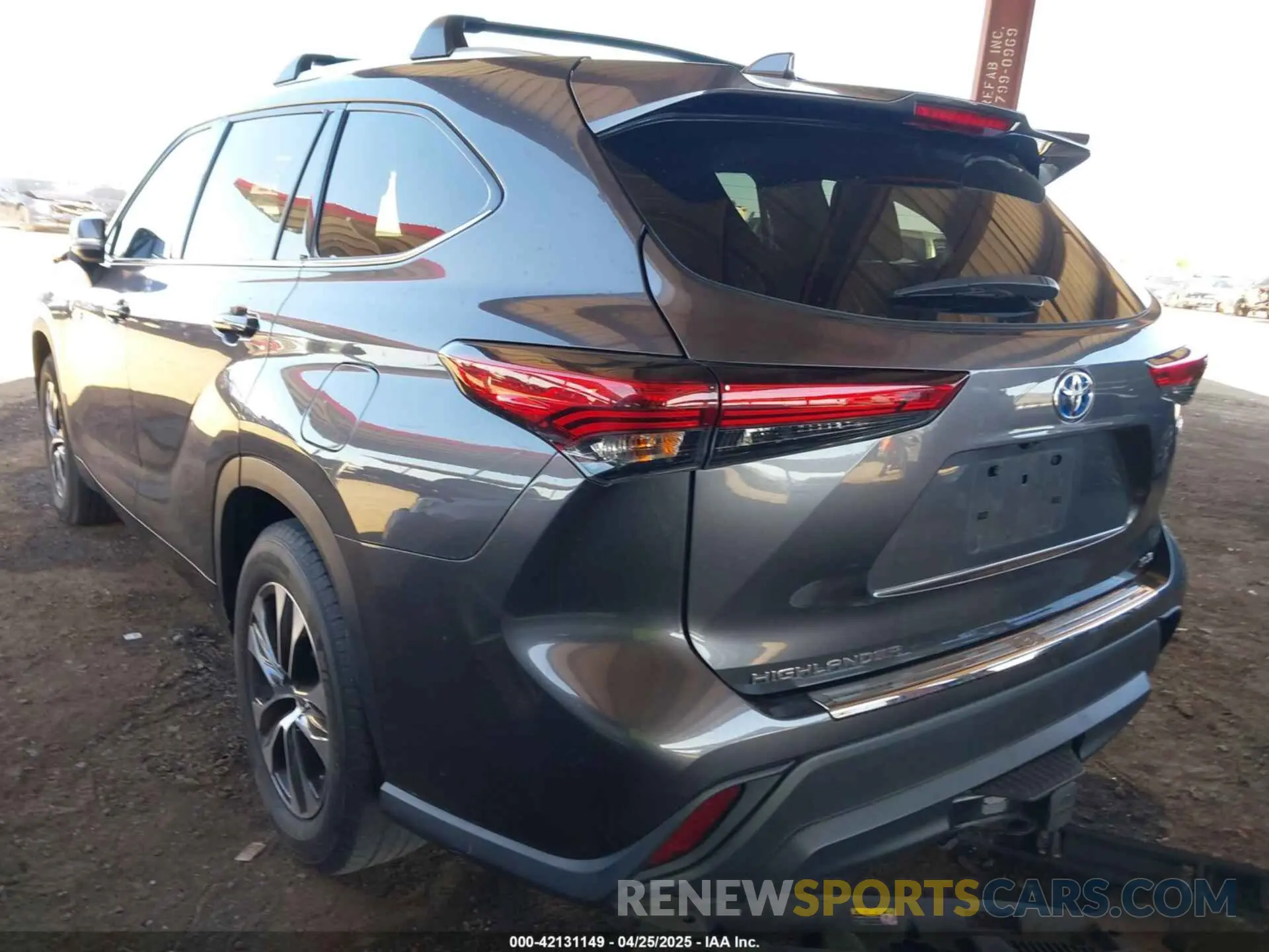 3 Photograph of a damaged car 5TDHARAH3MS504165 TOYOTA HIGHLANDER 2021