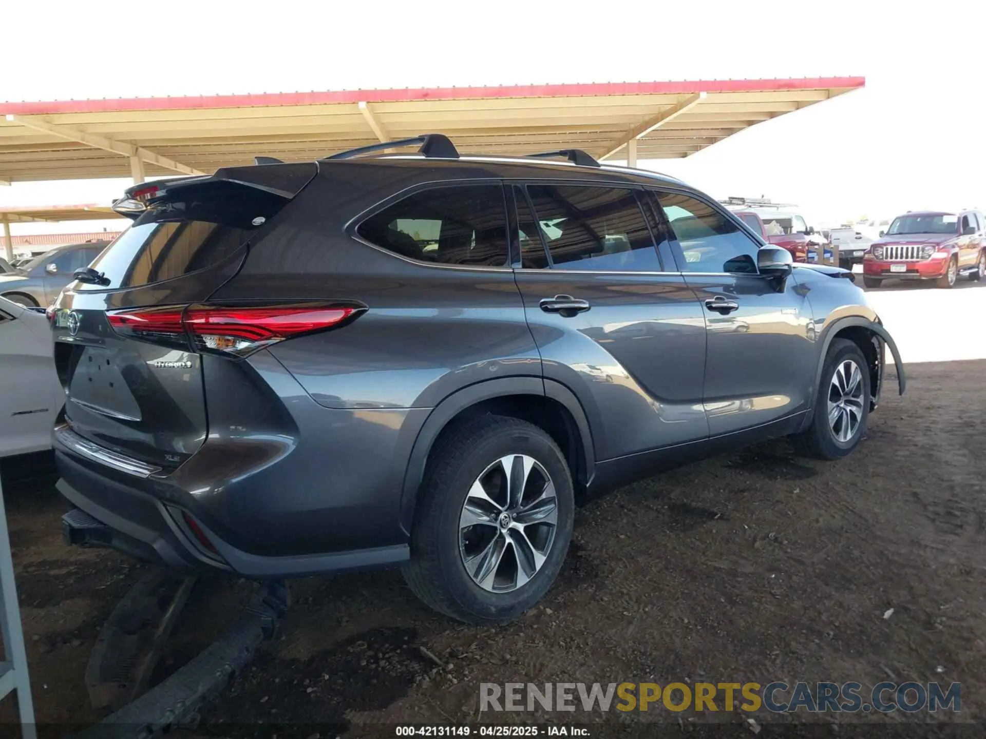 4 Photograph of a damaged car 5TDHARAH3MS504165 TOYOTA HIGHLANDER 2021