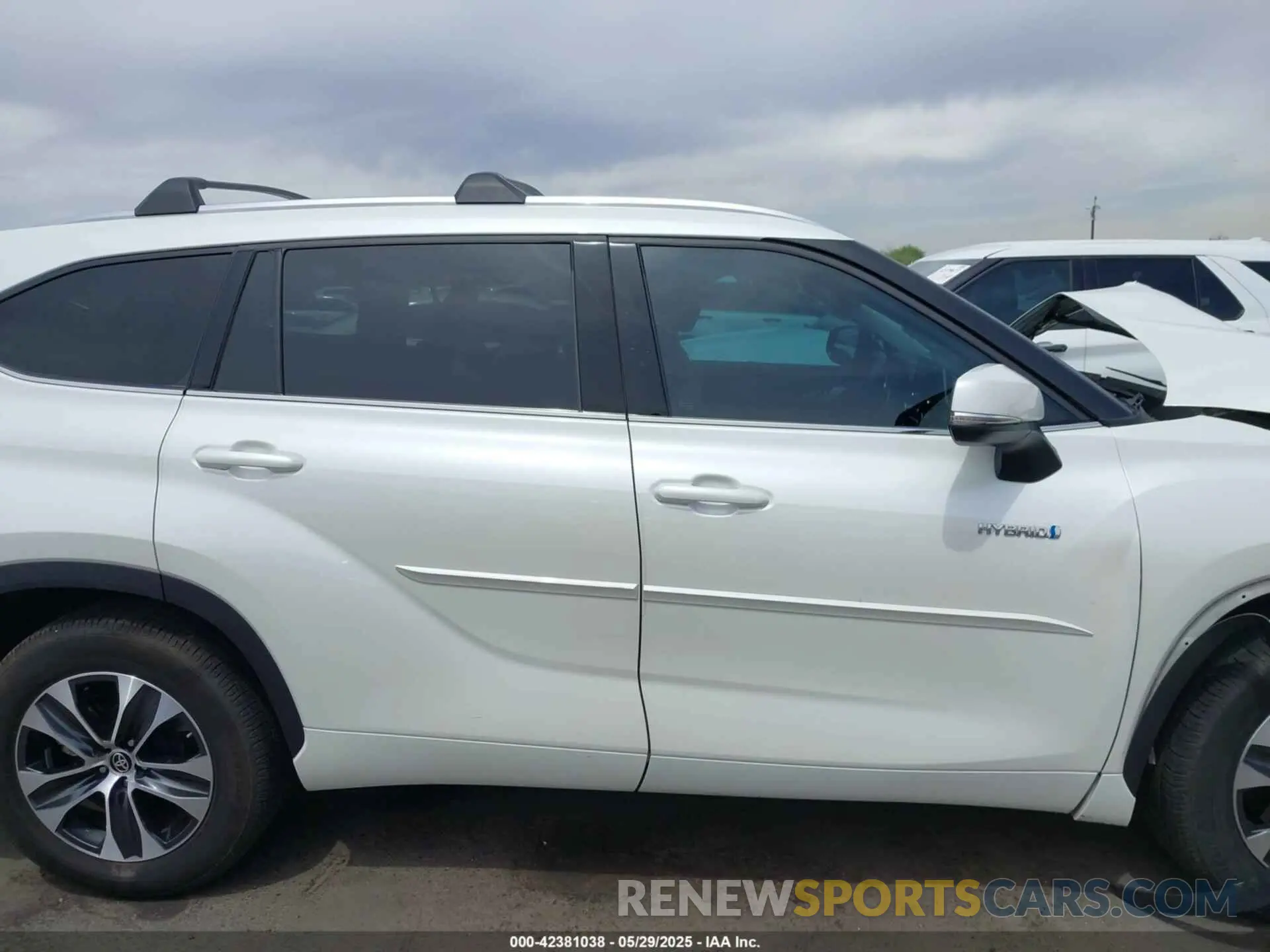 13 Photograph of a damaged car 5TDHARAH4MS006945 TOYOTA HIGHLANDER 2021