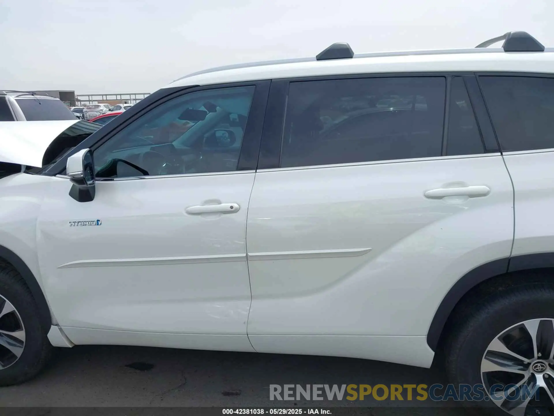14 Photograph of a damaged car 5TDHARAH4MS006945 TOYOTA HIGHLANDER 2021