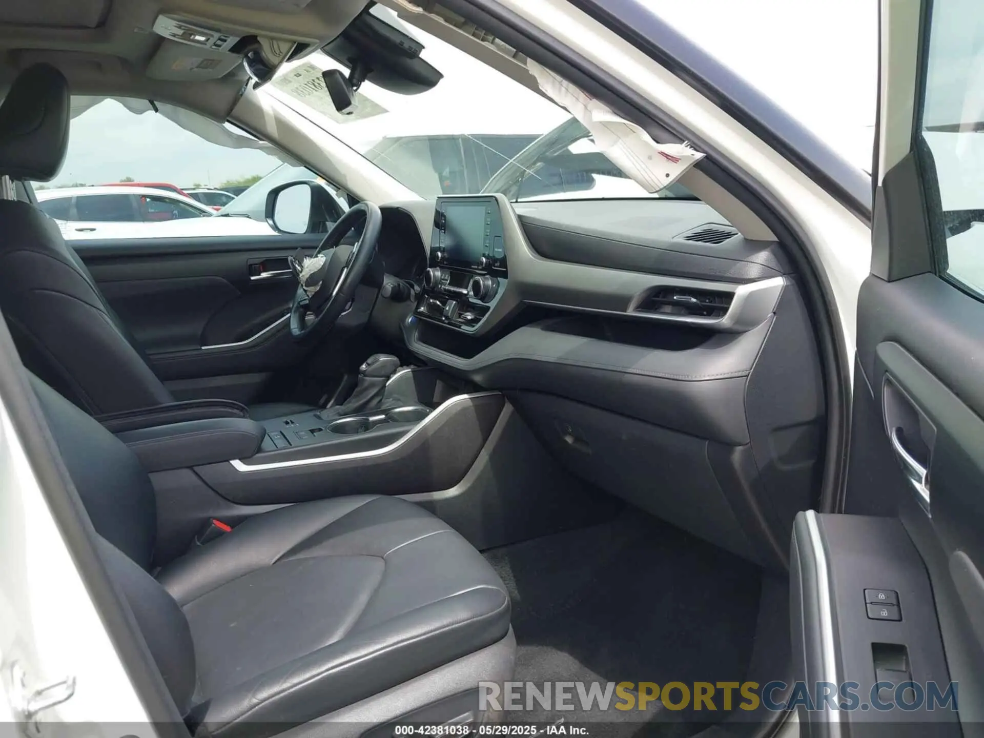5 Photograph of a damaged car 5TDHARAH4MS006945 TOYOTA HIGHLANDER 2021